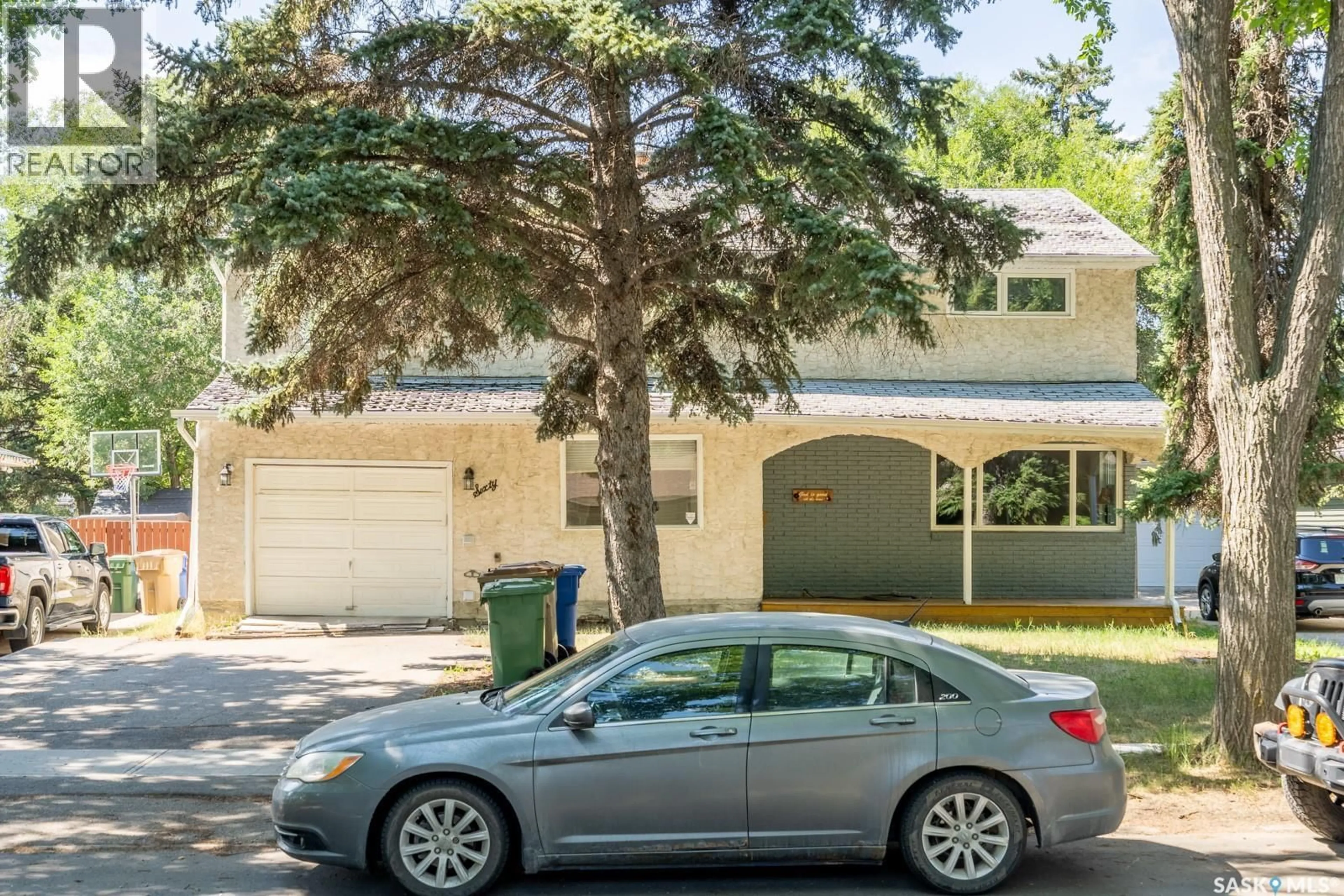 Home with vinyl exterior material, street for 60 DUNNING CRESCENT, Regina Saskatchewan S4S3W1