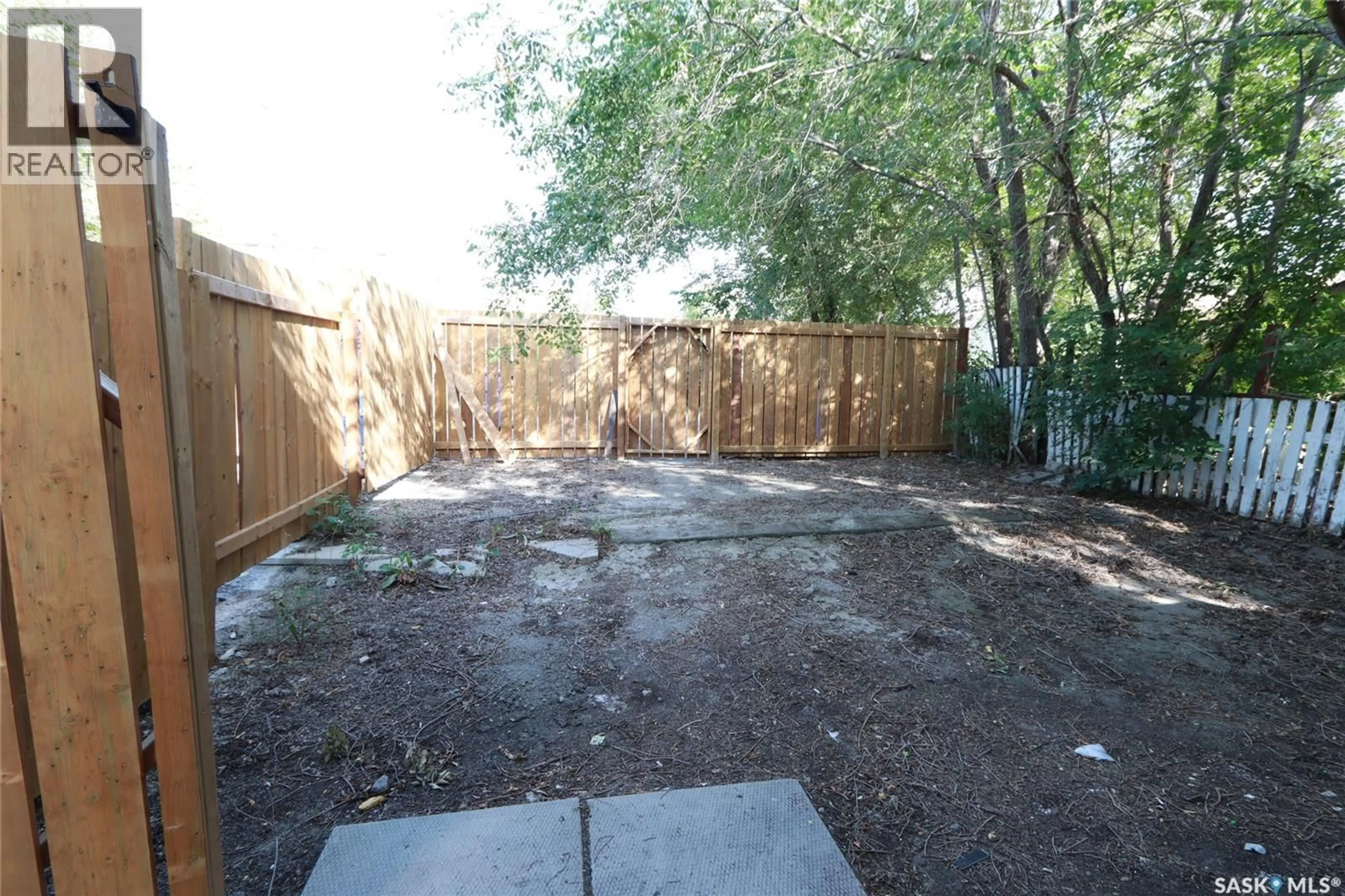 Patio, street for 741 GARNET STREET, Regina Saskatchewan S4T2X2