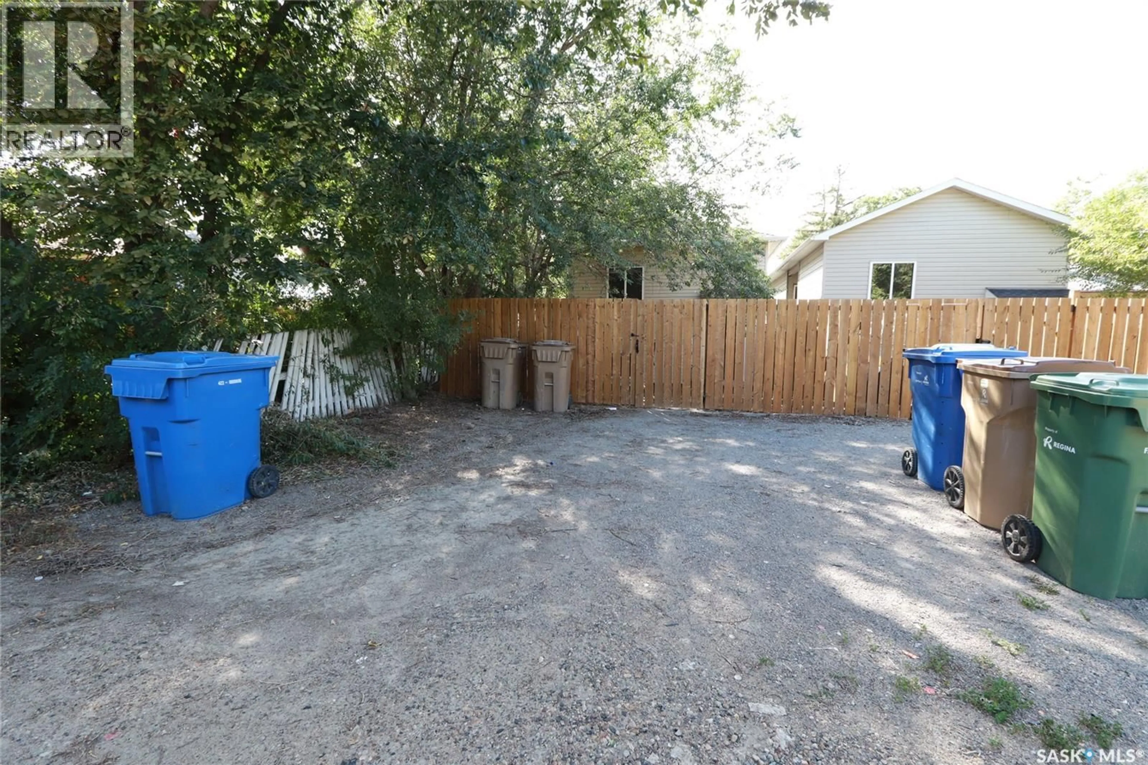 Patio, street for 741 GARNET STREET, Regina Saskatchewan S4T2X2