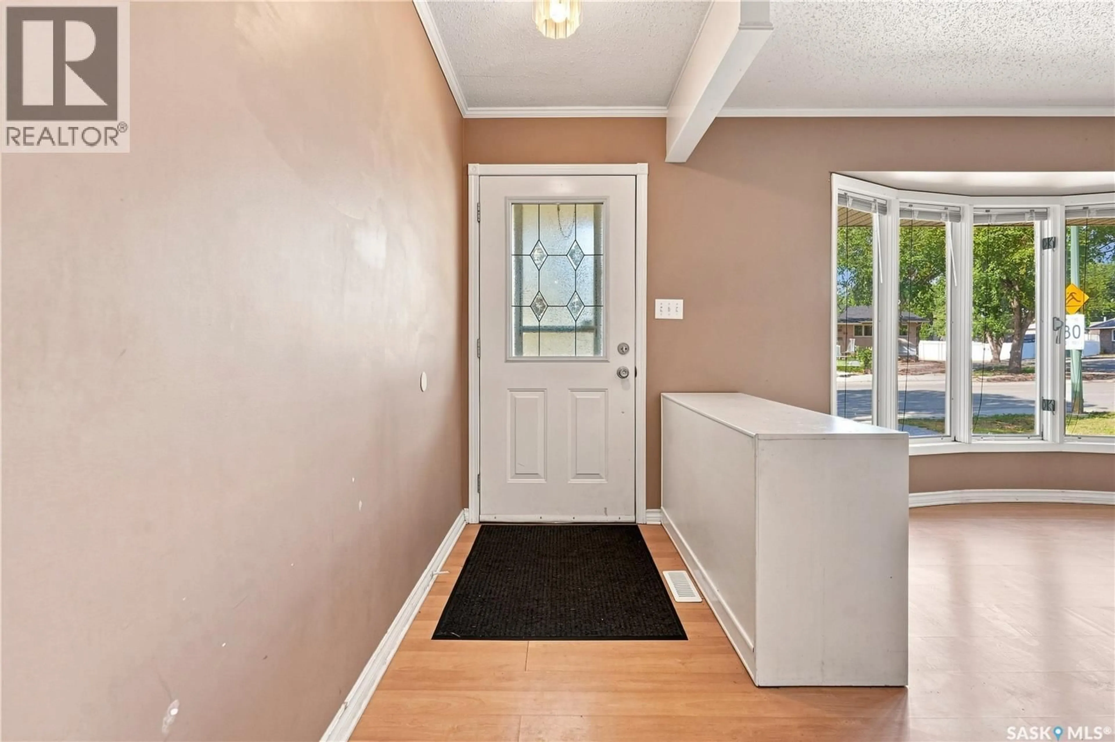 Indoor entryway for 363 RODENBUSH DRIVE, Regina Saskatchewan S4R6X5
