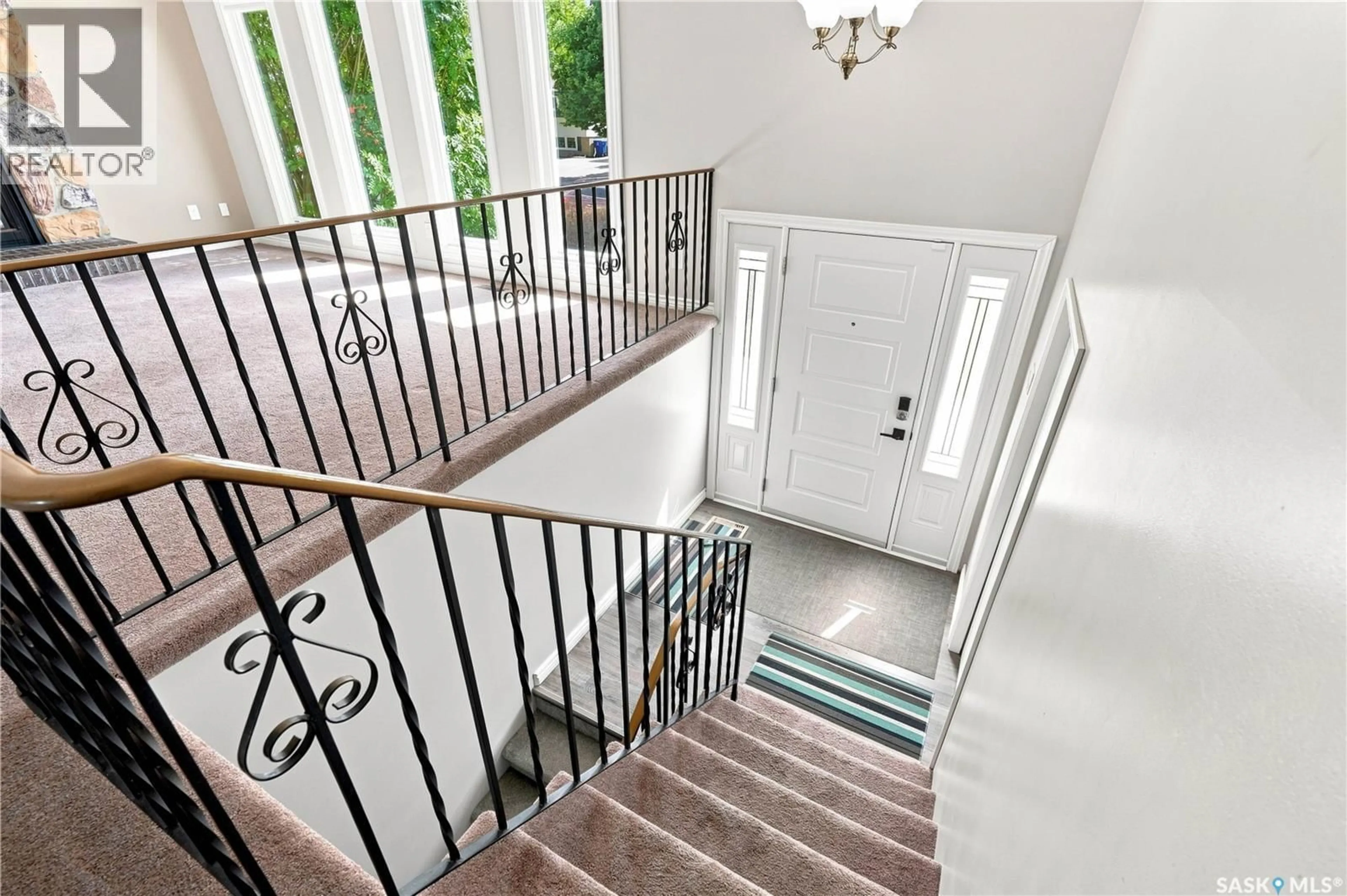 Indoor foyer for 541 GUELPH CRESCENT, Saskatoon Saskatchewan S7H4R3