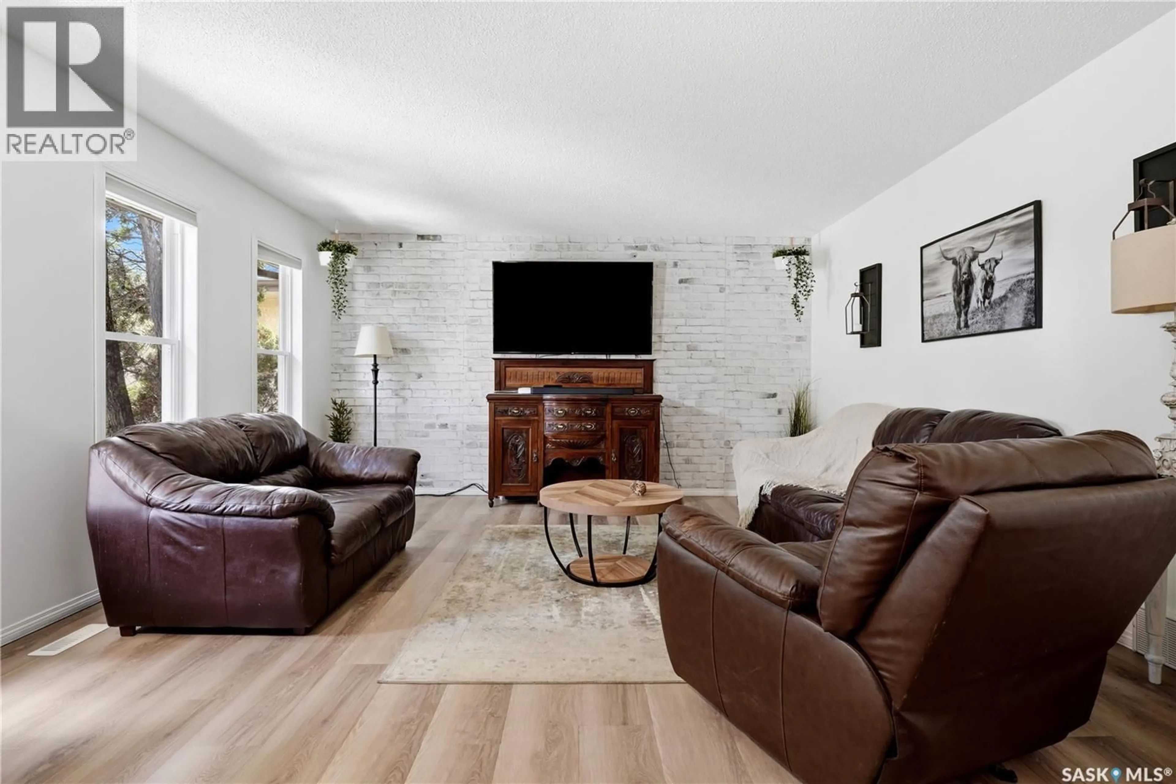 Living room with furniture, unknown for 314 HOWE PLACE, Regina Saskatchewan S4R8M5