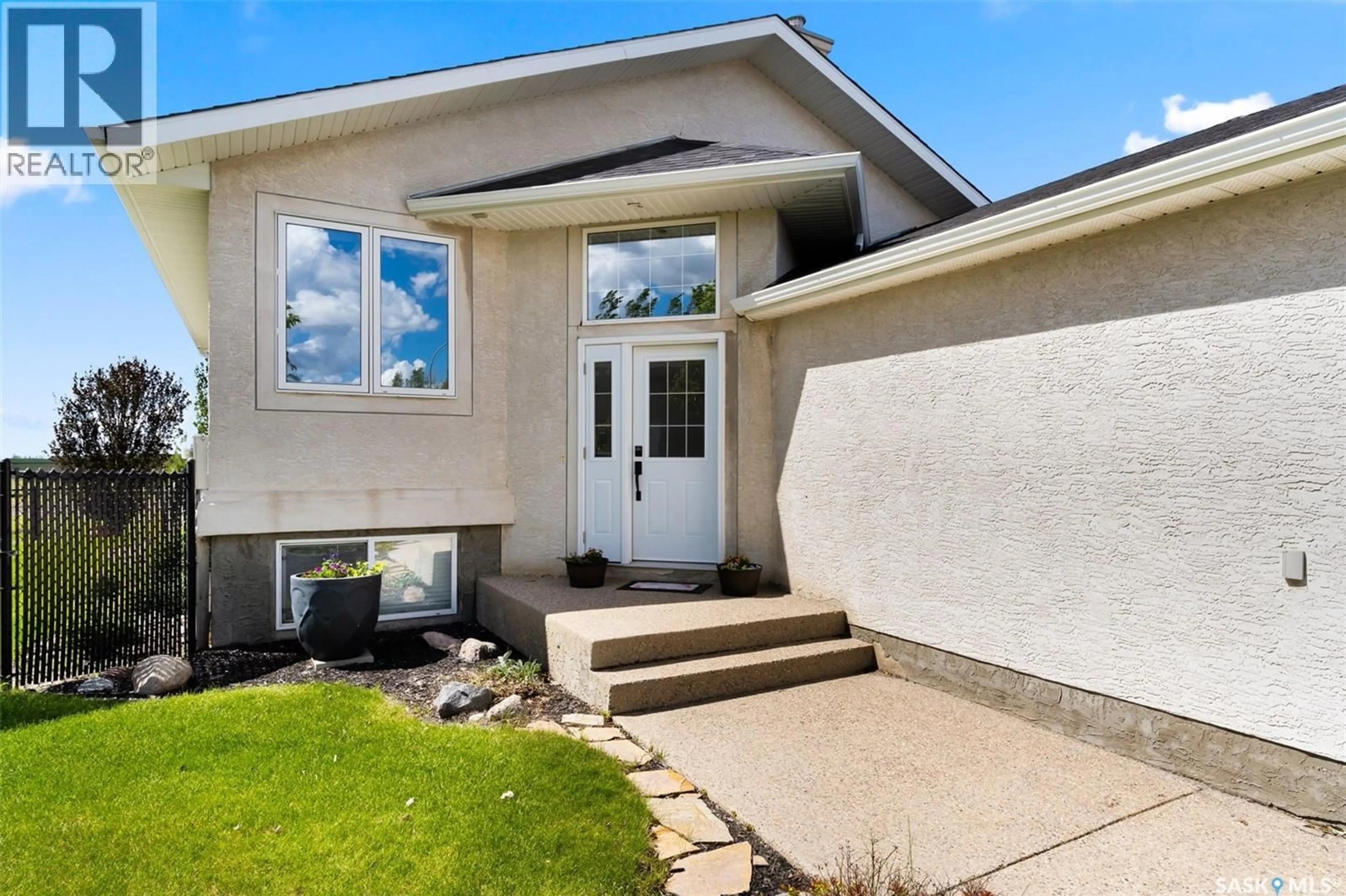 Home with vinyl exterior material, street for 18 MARWOOD BAY, Balgonie Saskatchewan S0G0E0