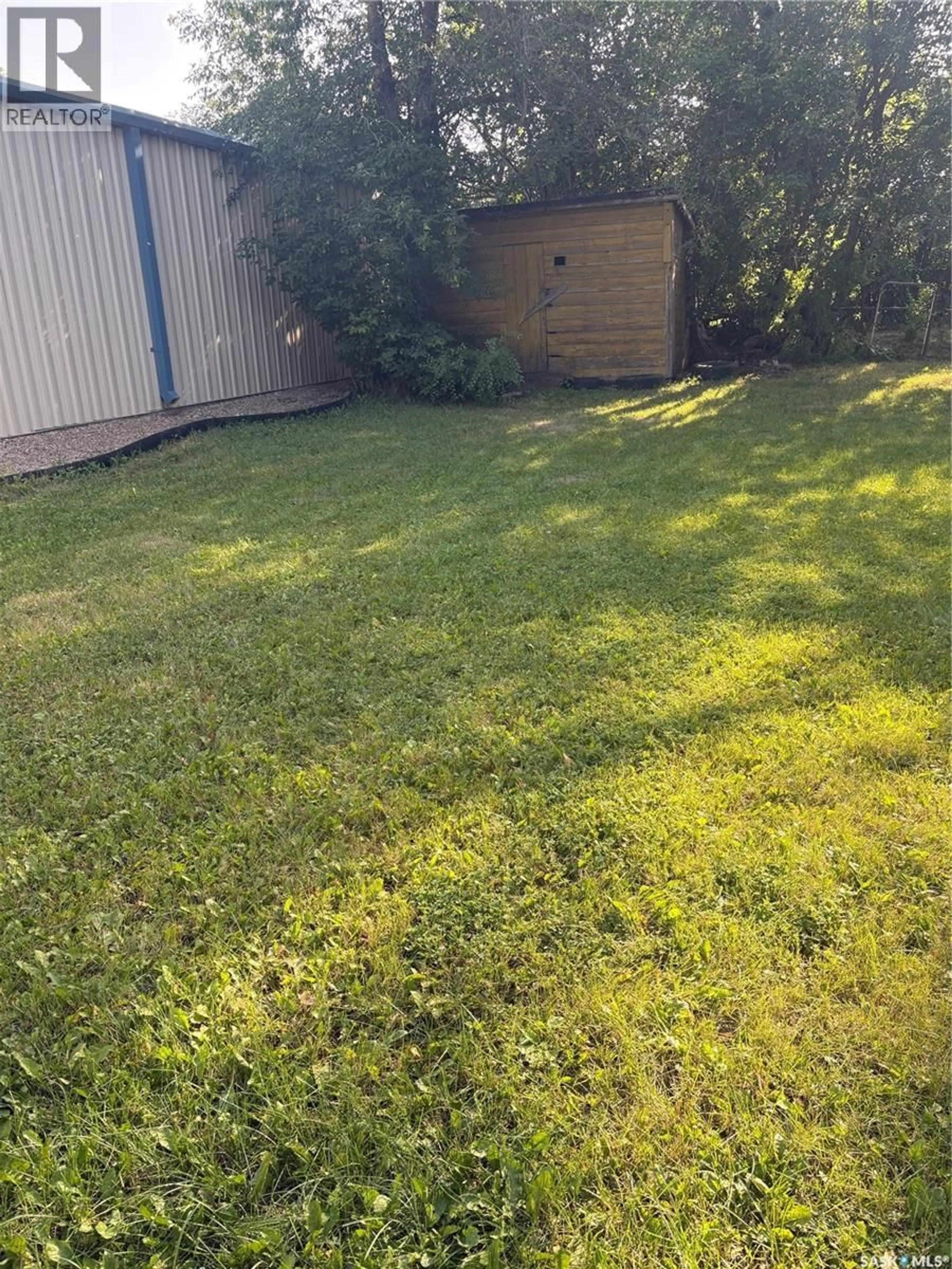 A pic from outside/outdoor area/front of a property/back of a property/a pic from drone, street for 125 MYRTLE AVENUE, Yorkton Saskatchewan S3N1R3