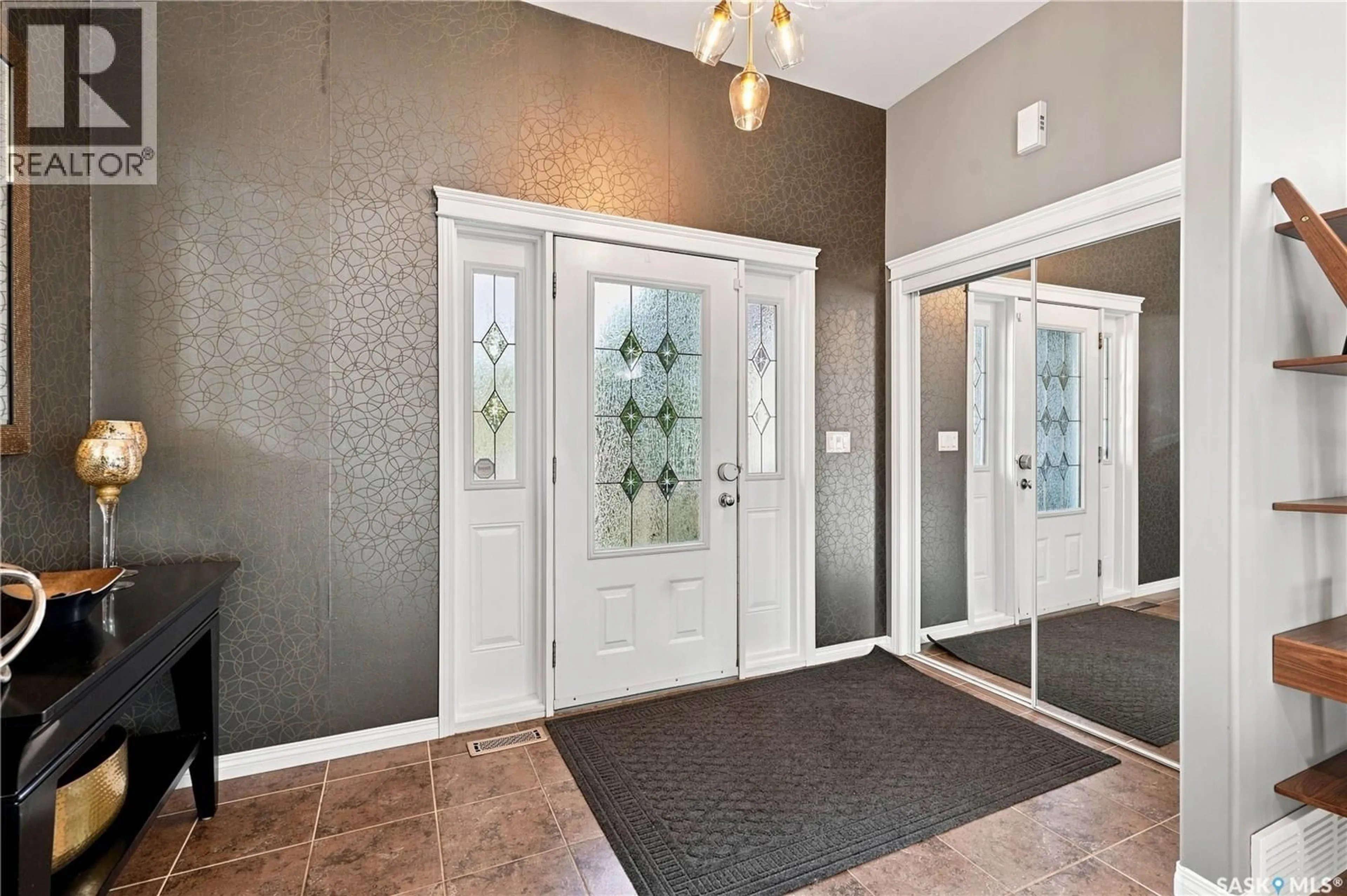 Indoor foyer for 554 LYND PLACE, Saskatoon Saskatchewan S7T0C6