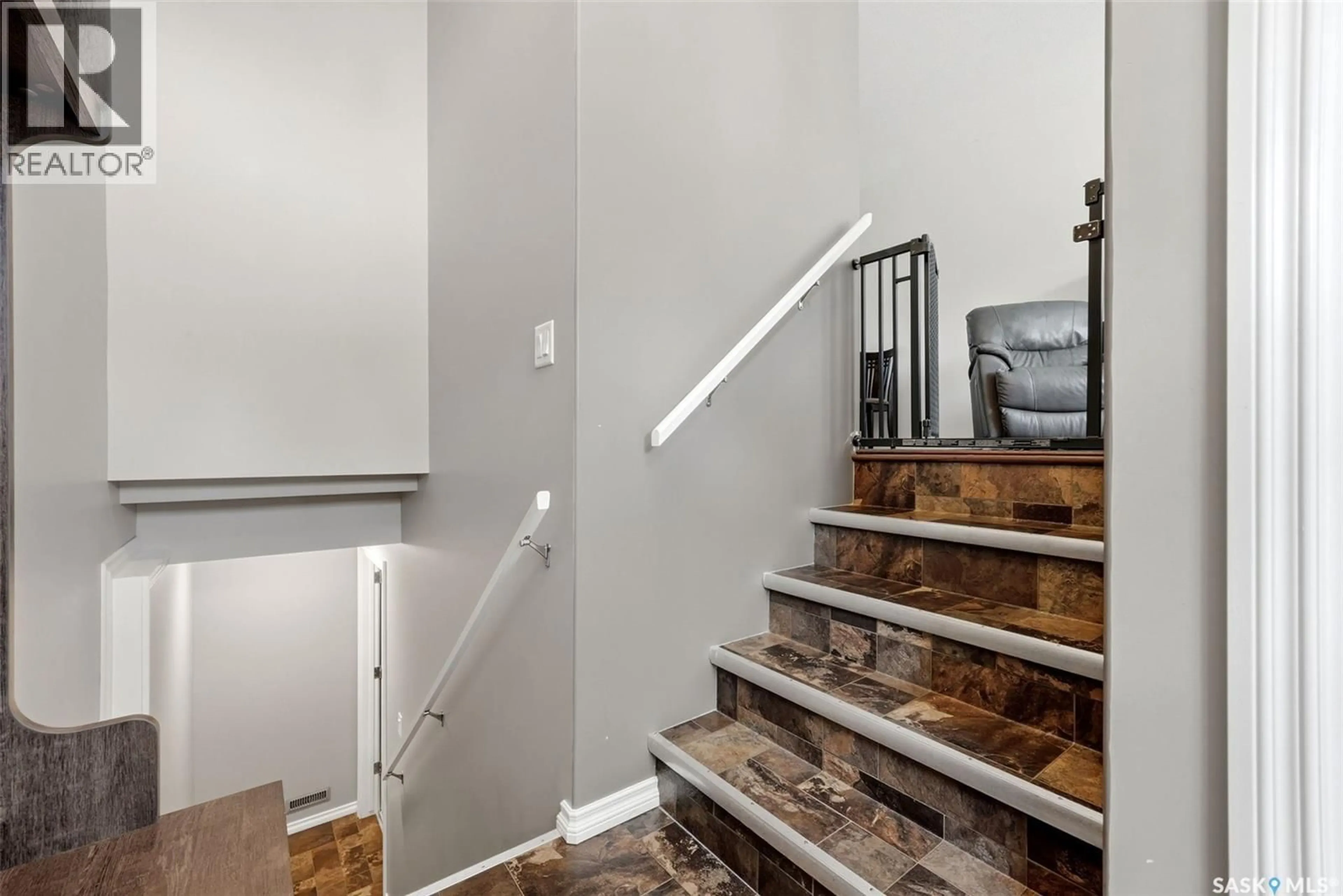 Stairs for 240 OTTAWA STREET, Regina Saskatchewan S4R1N5
