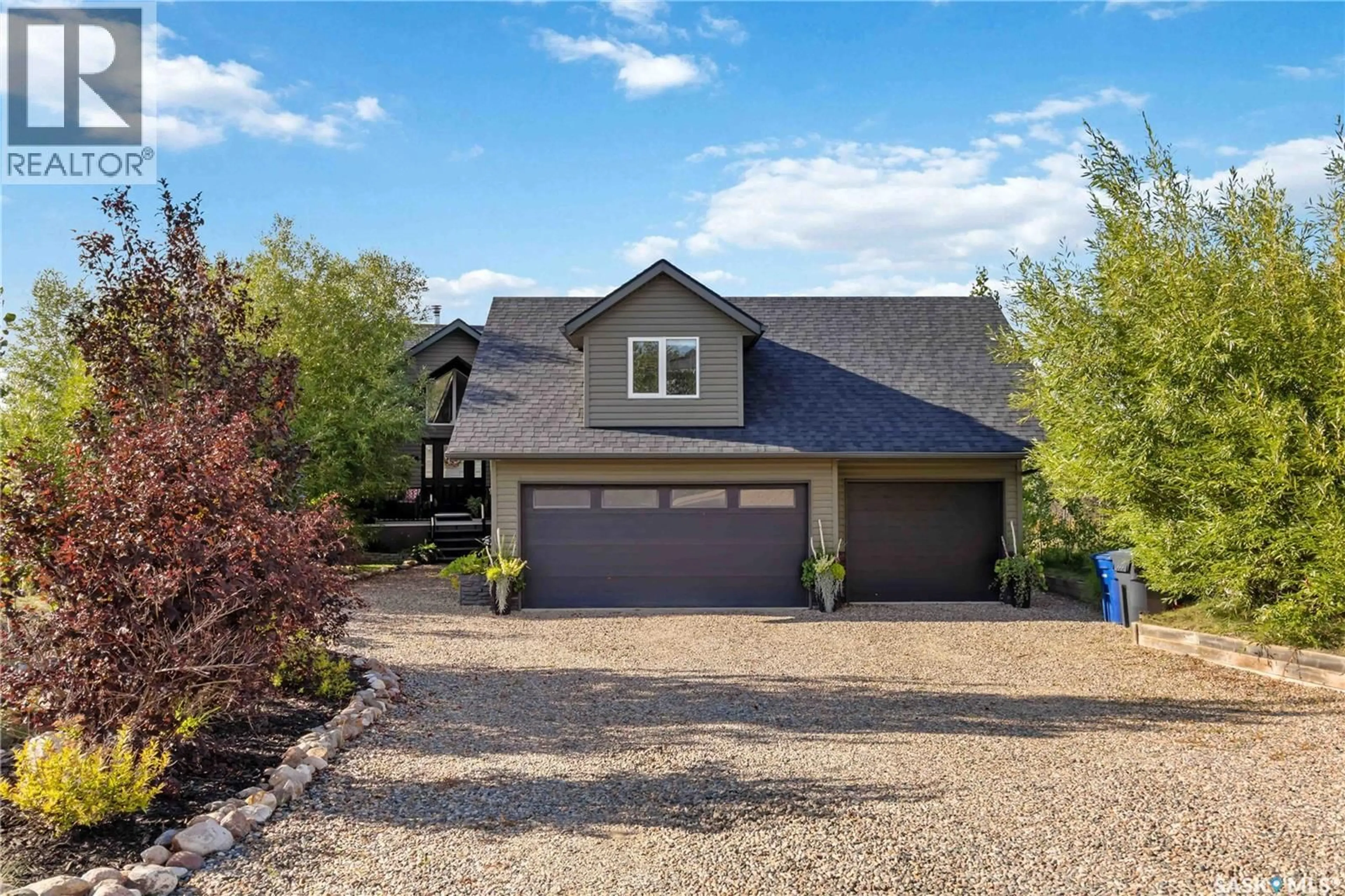 Home with vinyl exterior material, street for 338 LAURIER STREET, North Saskatchewan River Saskatchewan S0K2L0