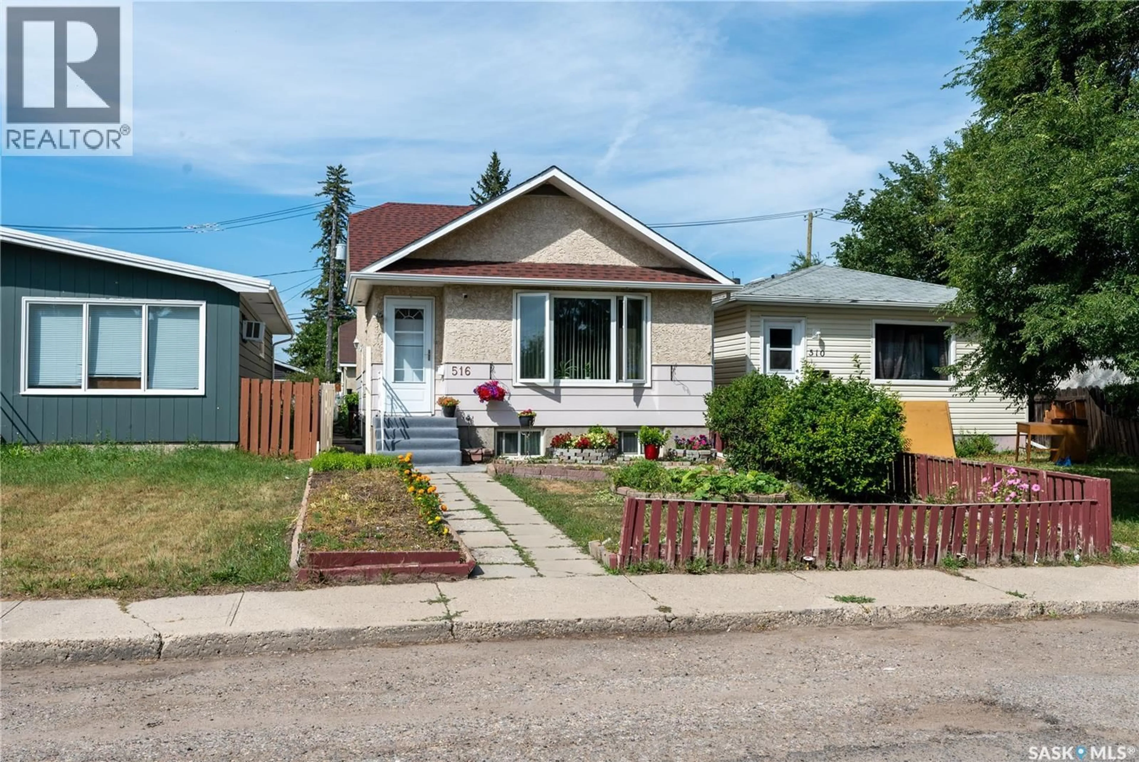 Home with vinyl exterior material, street for 516 HAMILTON STREET, Regina Saskatchewan S4R2A9