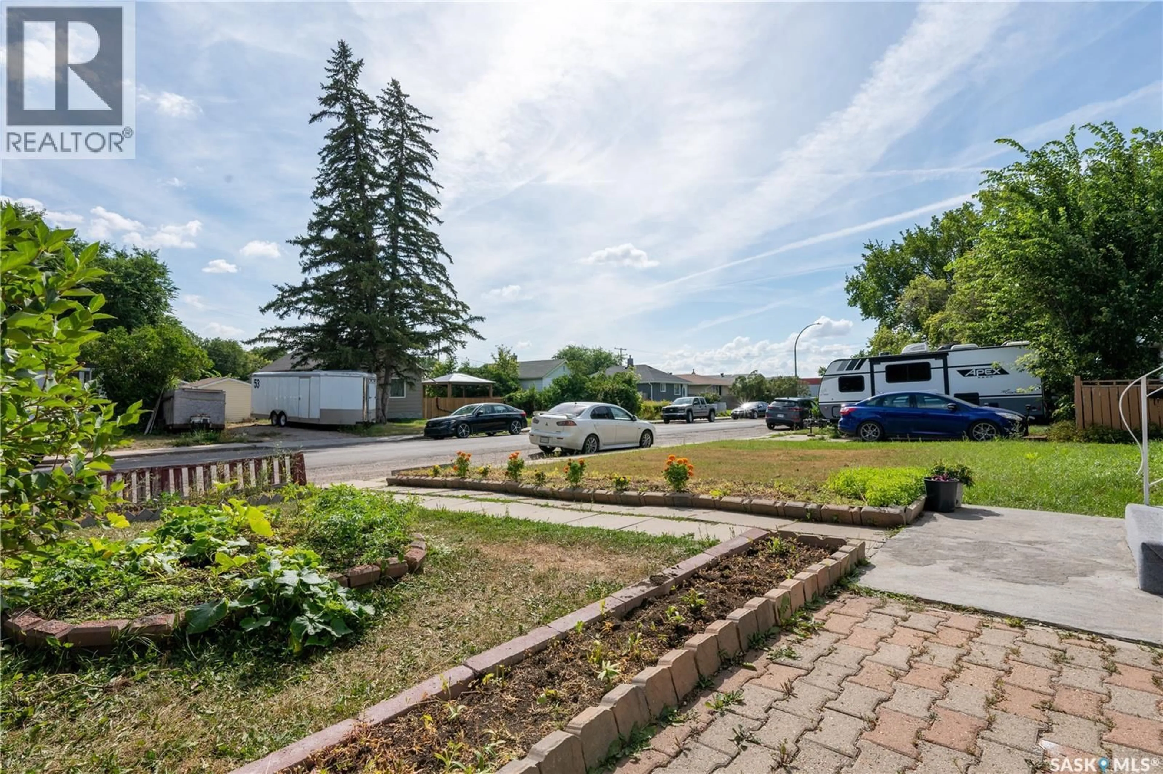 Patio, street for 516 HAMILTON STREET, Regina Saskatchewan S4R2A9