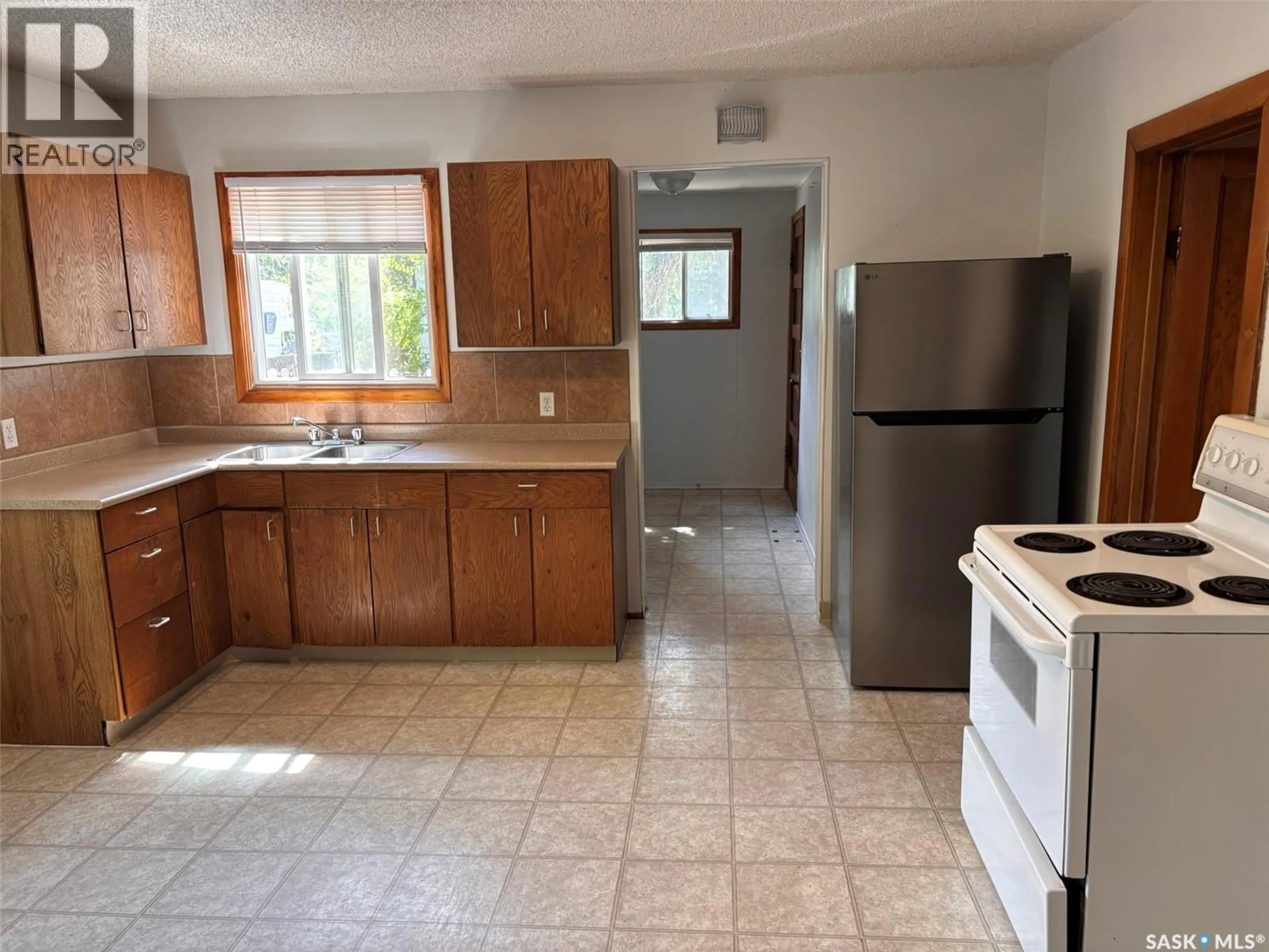 Standard kitchen, ceramic/tile floor for 119 1ST STREET, Dalmeny Saskatchewan S0K1E0