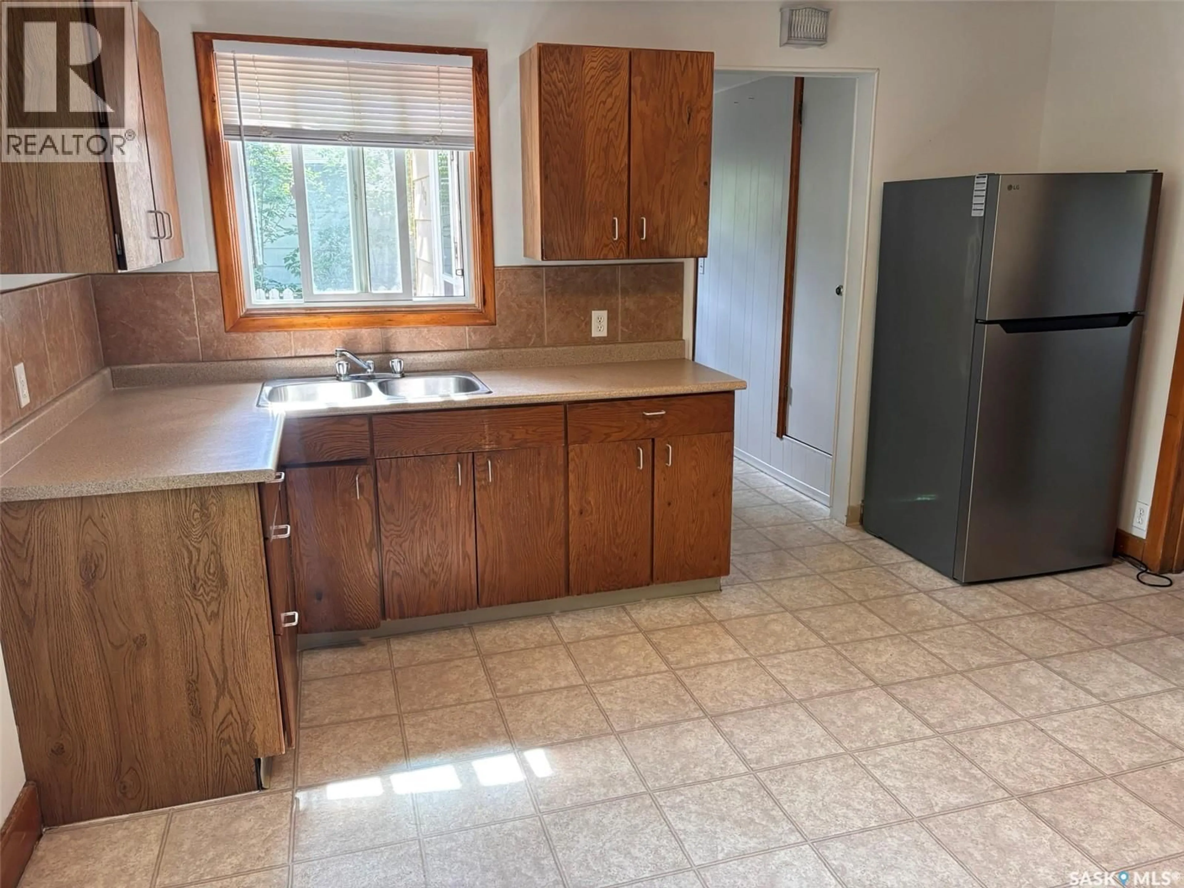 Standard kitchen, ceramic/tile floor for 119 1ST STREET, Dalmeny Saskatchewan S0K1E0