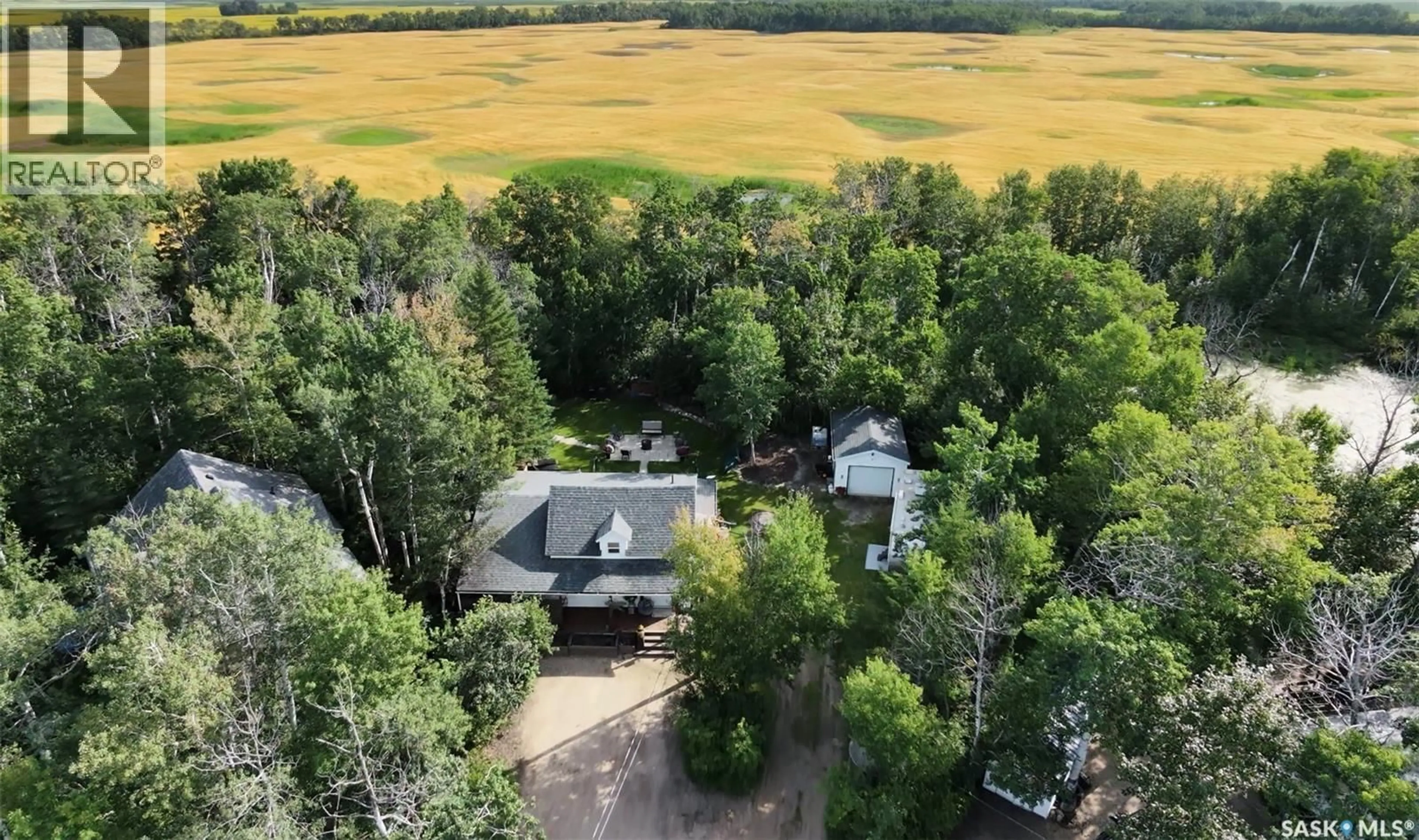 A pic from outside/outdoor area/front of a property/back of a property/a pic from drone, water/lake/river/ocean view for 6 HUNTER BAY, Fishing Lake Saskatchewan S0A1Y0
