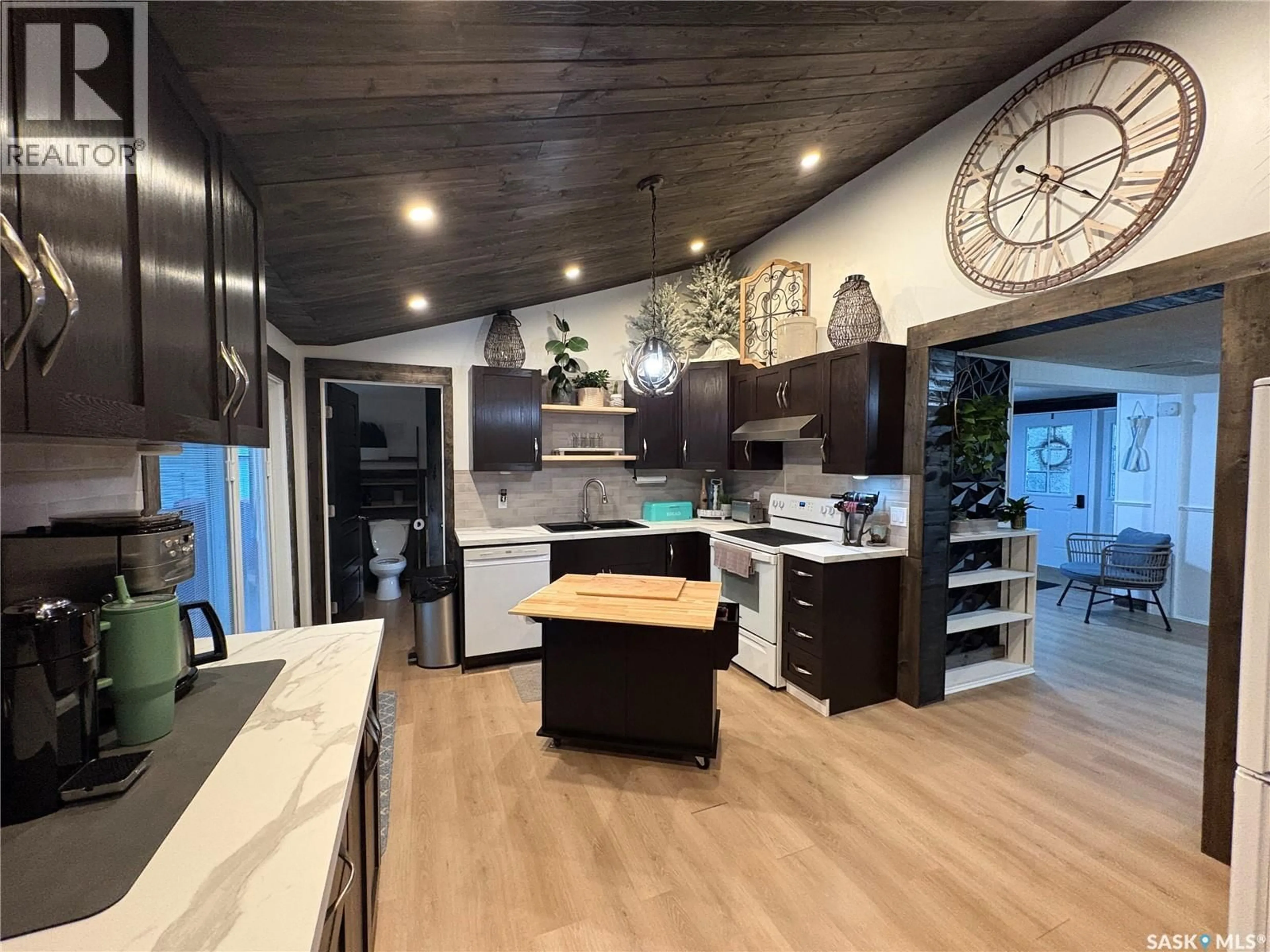 Open concept kitchen, unknown for 6 HUNTER BAY, Fishing Lake Saskatchewan S0A1Y0