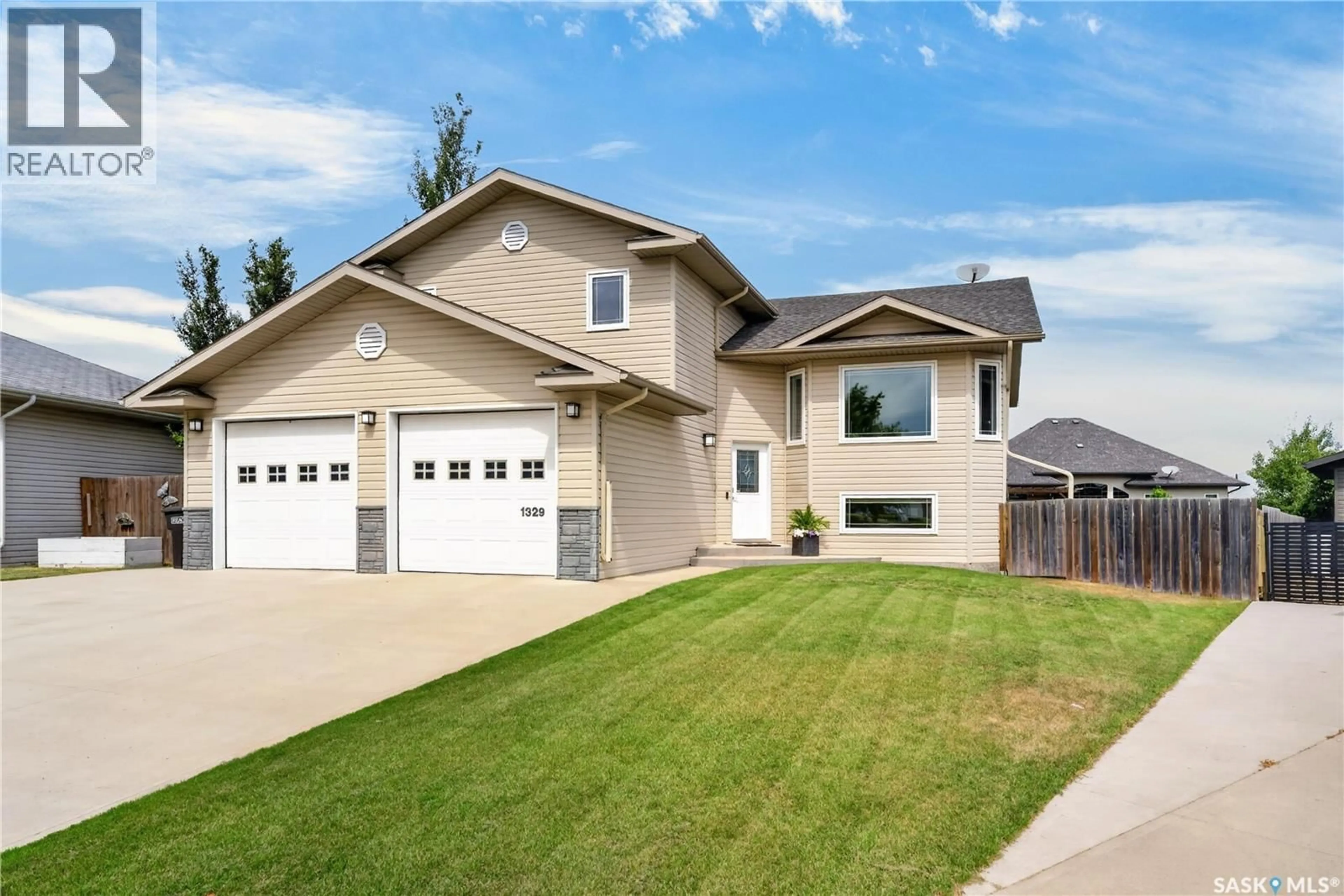 Home with vinyl exterior material, street for 1329 HEIDGERKEN CRESCENT, Humboldt Saskatchewan S0K2A0