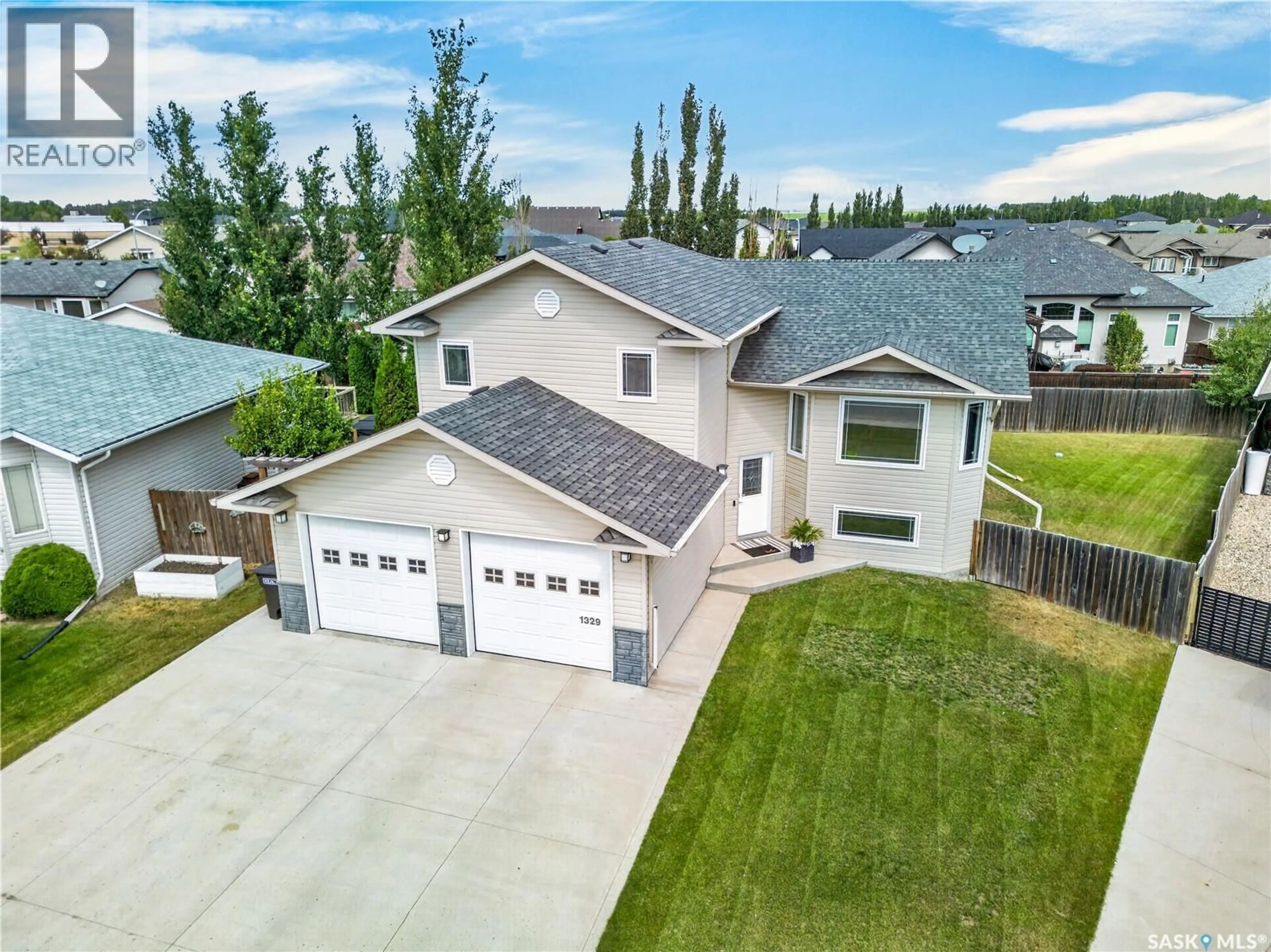 A pic from outside/outdoor area/front of a property/back of a property/a pic from drone, street for 1329 HEIDGERKEN CRESCENT, Humboldt Saskatchewan S0K2A0