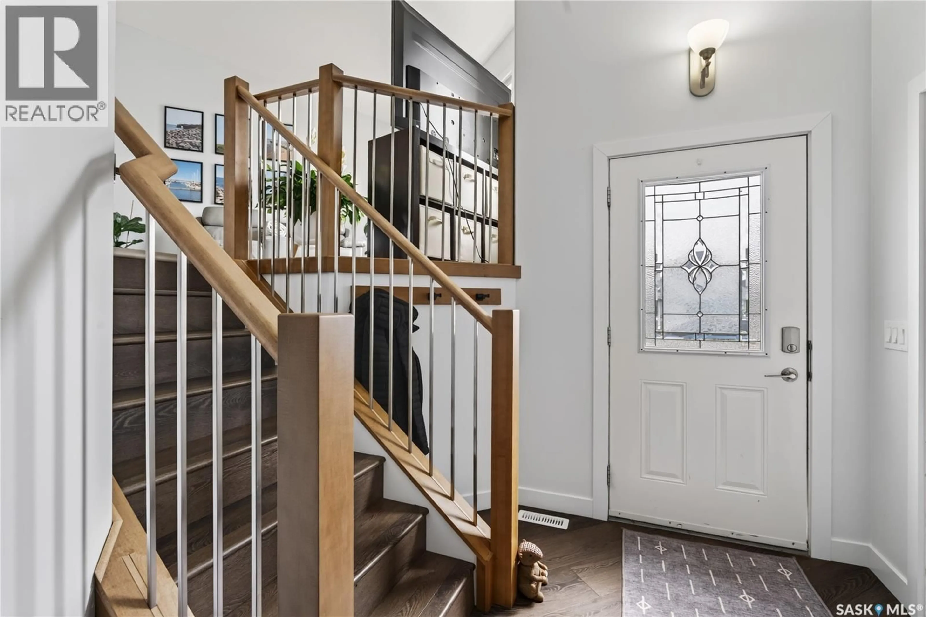 Indoor entryway for 1329 HEIDGERKEN CRESCENT, Humboldt Saskatchewan S0K2A0