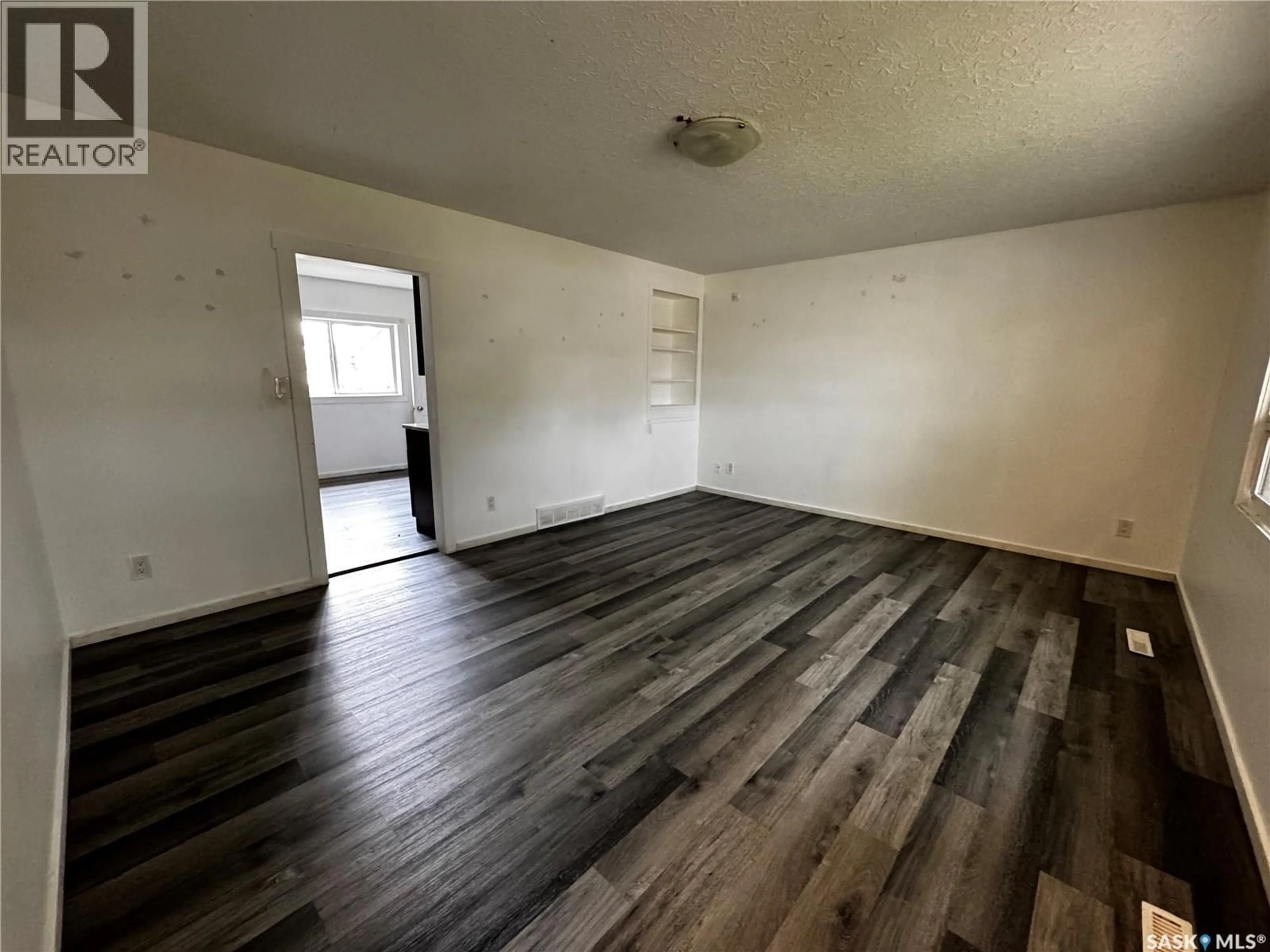 A pic of a room for 212 T AVENUE, Saskatoon Saskatchewan S7L3B2
