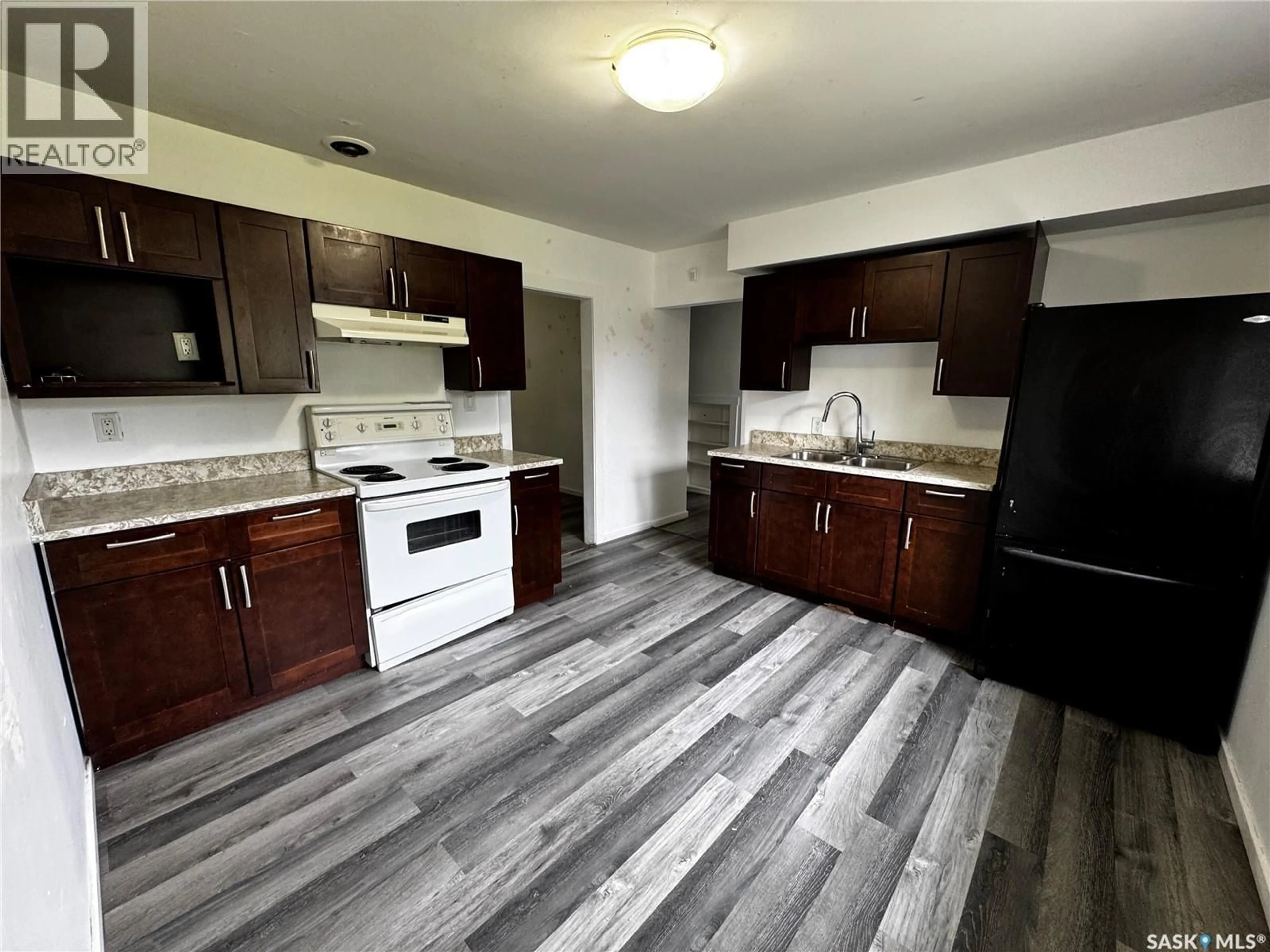 Standard kitchen, wood/laminate floor for 212 T AVENUE, Saskatoon Saskatchewan S7L3B2