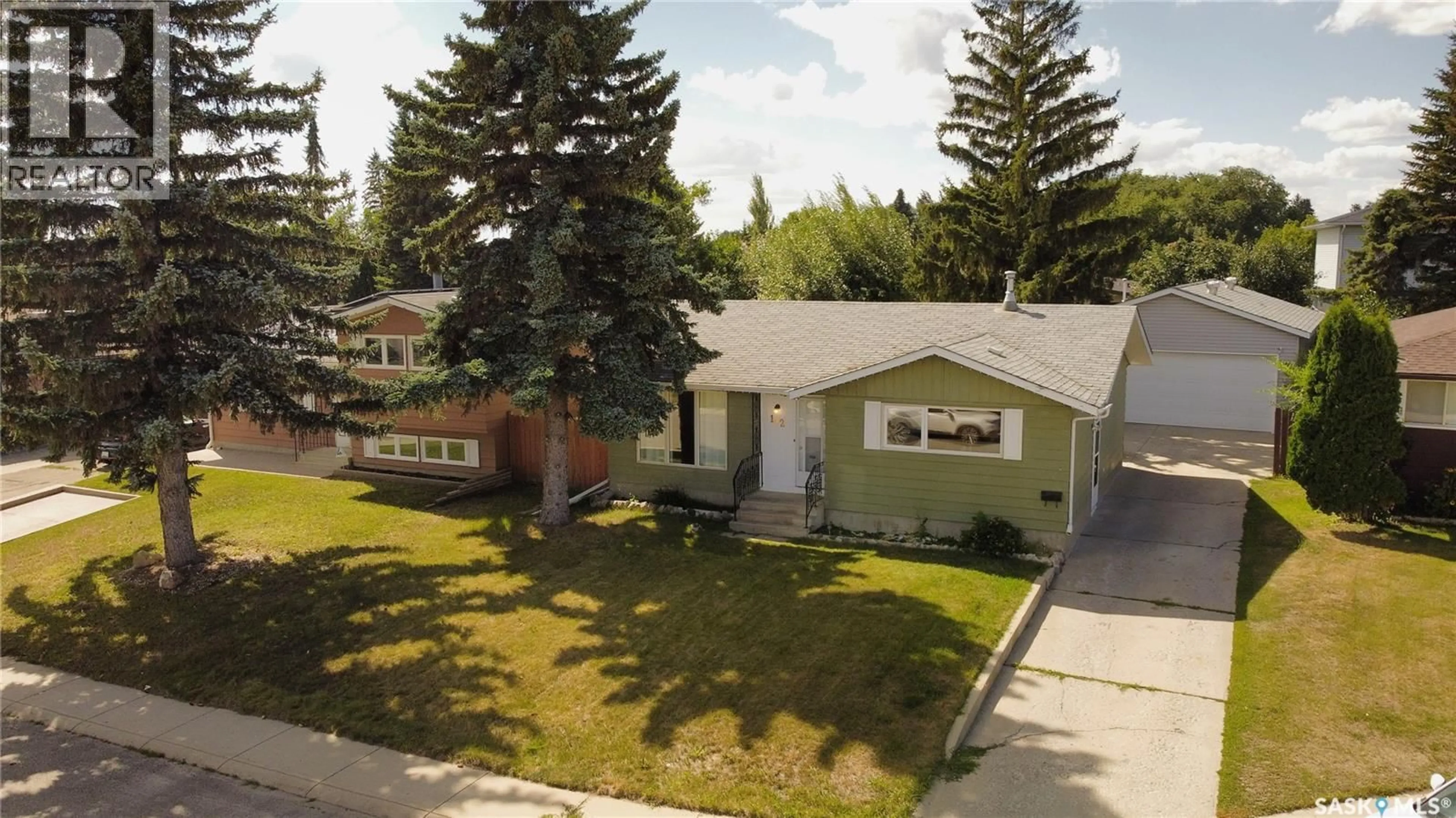 A pic from outside/outdoor area/front of a property/back of a property/a pic from drone, street for 142 BLAKE PLACE, Saskatoon Saskatchewan S7M4C1