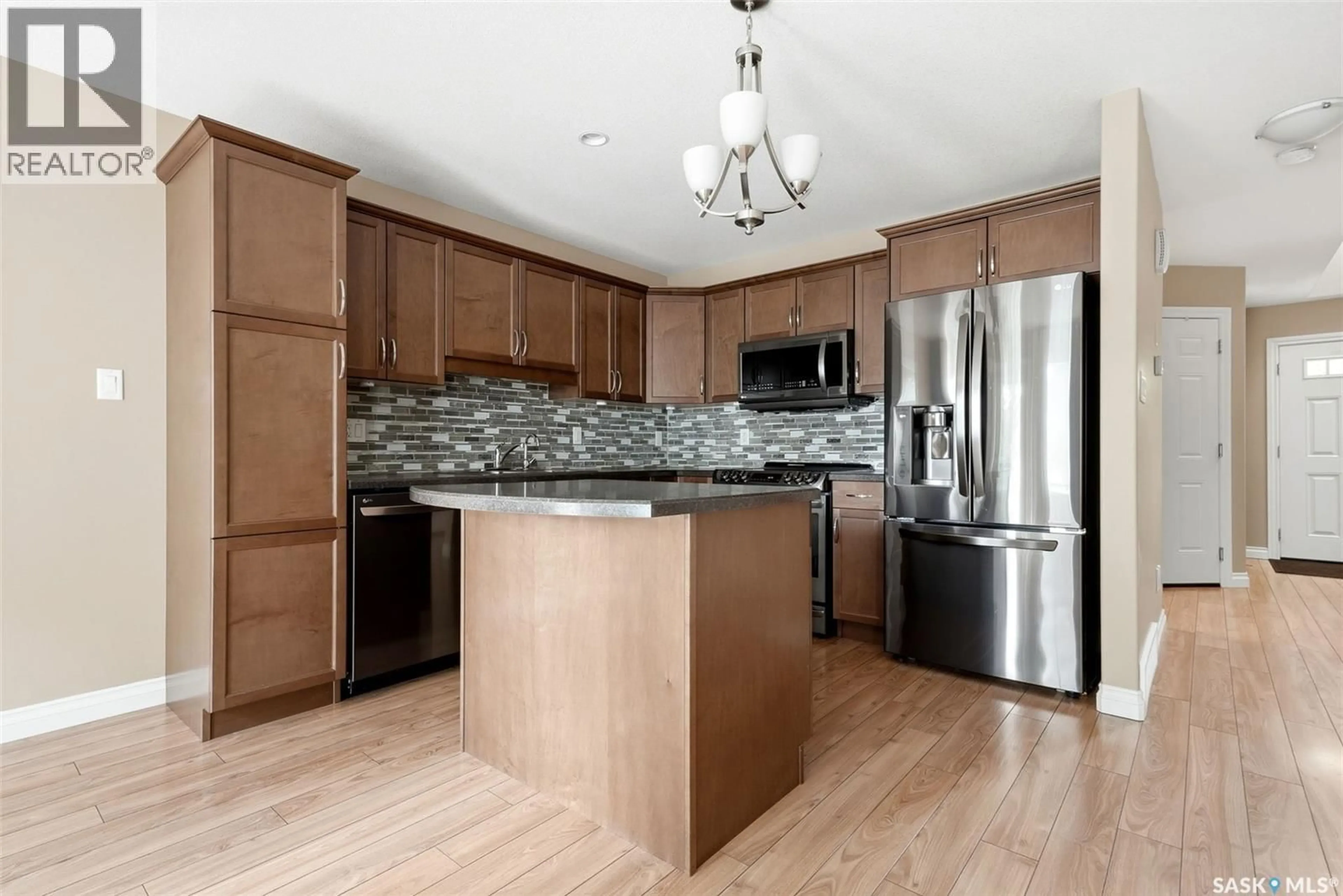 Open concept kitchen, unknown for 837 CONNAUGHT STREET, Regina Saskatchewan S4T6S3