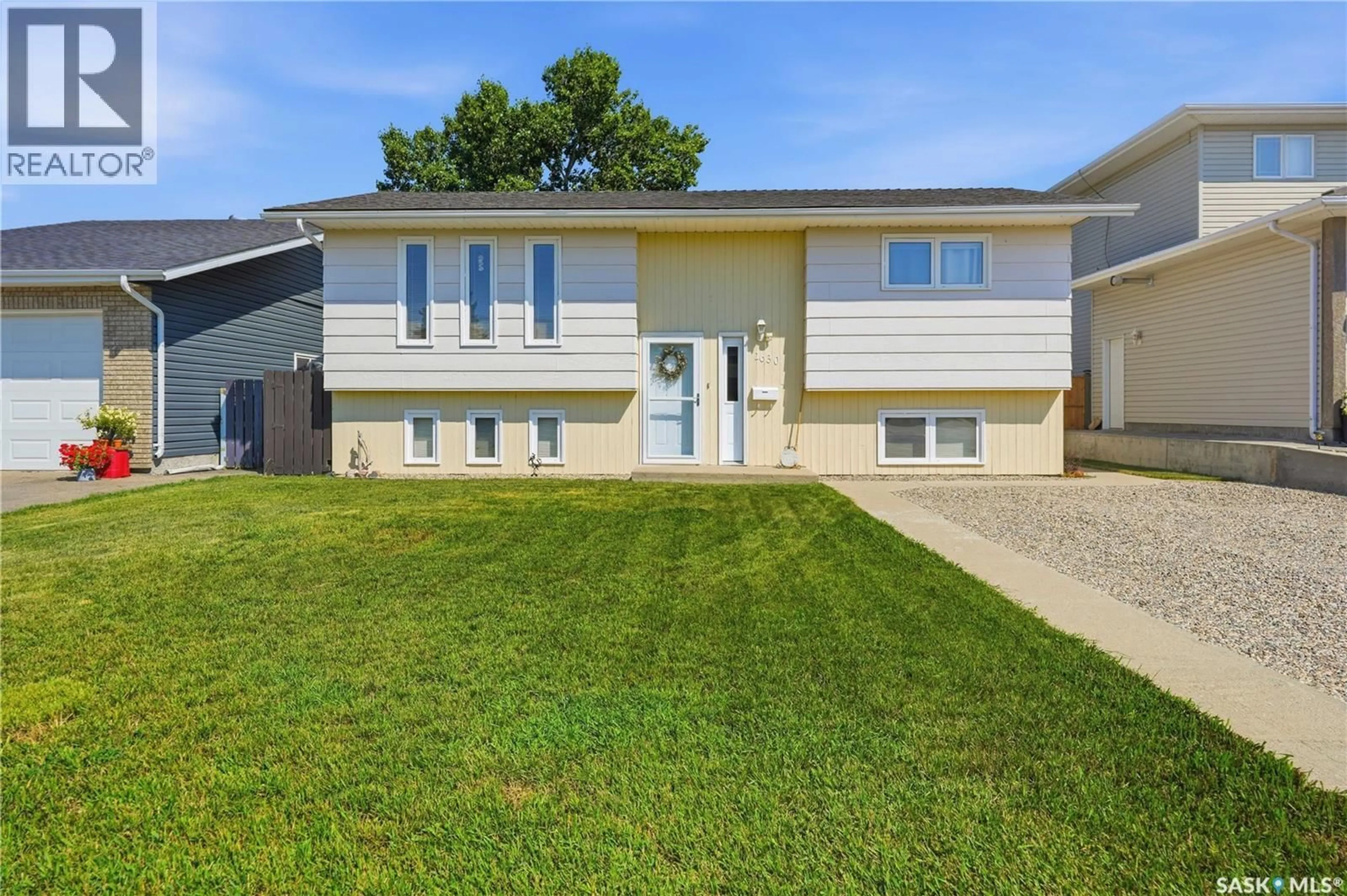 Home with vinyl exterior material, street for 1630 SPADINA DRIVE, Moose Jaw Saskatchewan S6K1B1