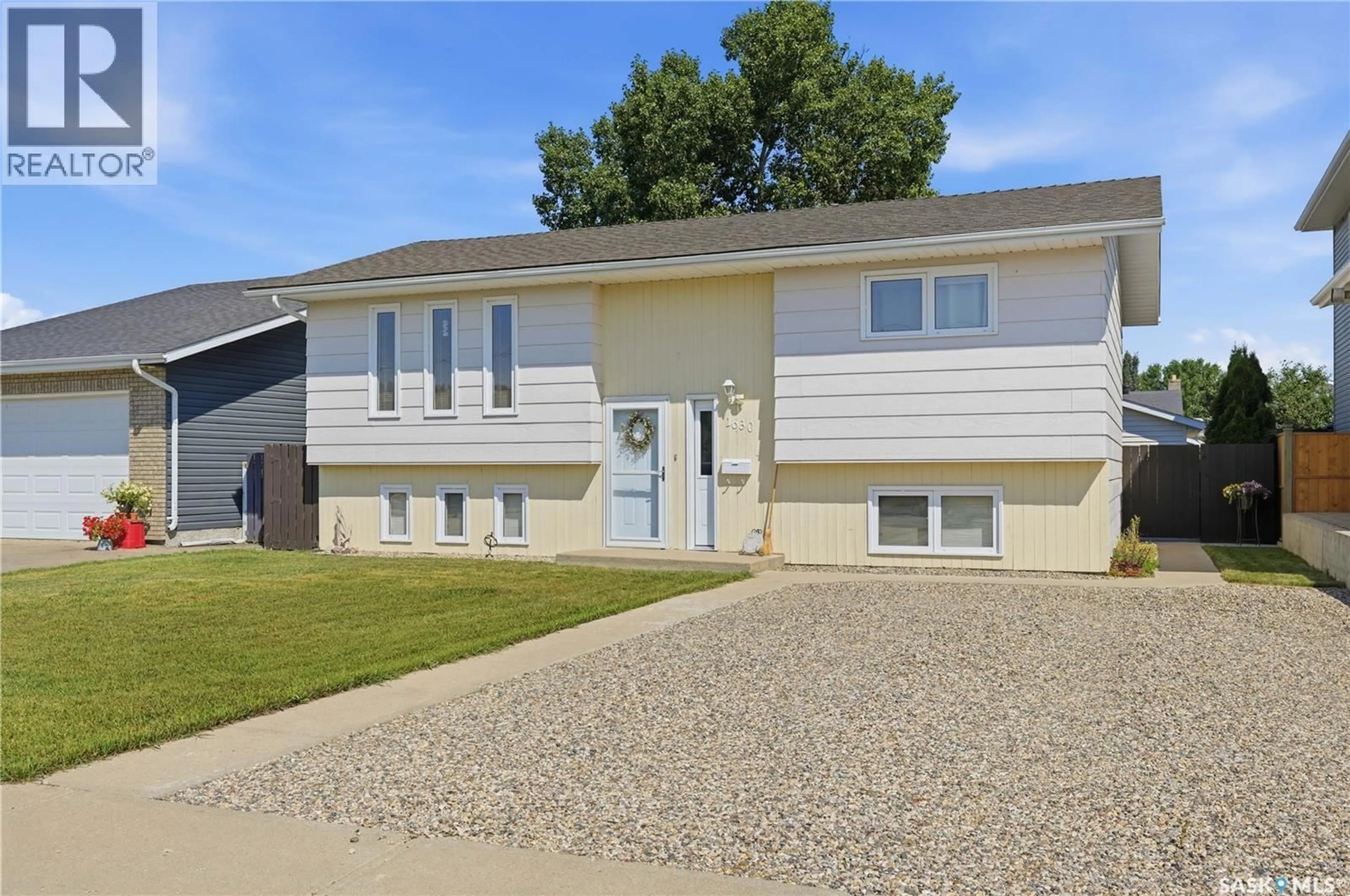 Home with vinyl exterior material, street for 1630 SPADINA DRIVE, Moose Jaw Saskatchewan S6K1B1
