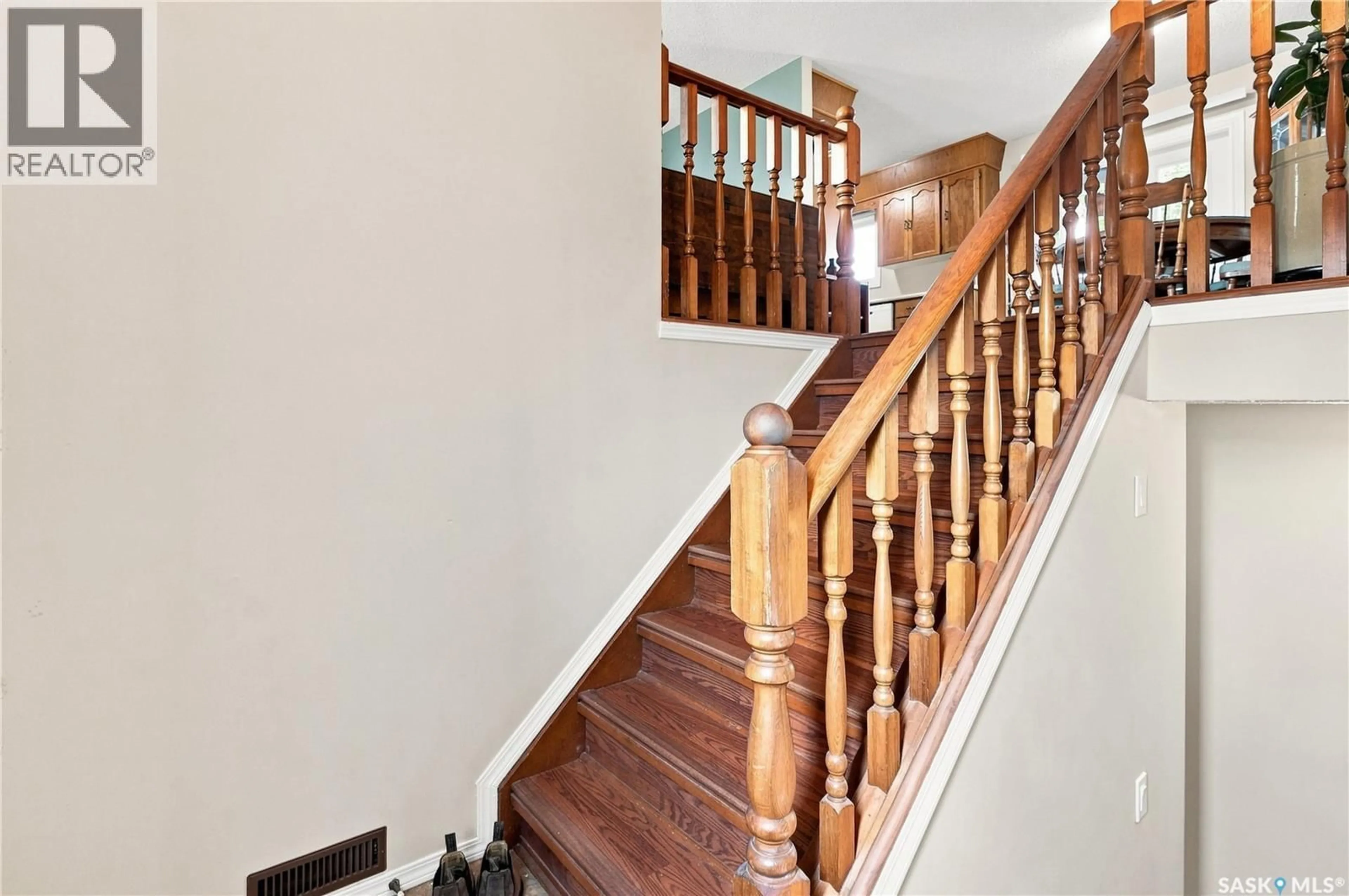 Stairs for 1630 SPADINA DRIVE, Moose Jaw Saskatchewan S6K1B1