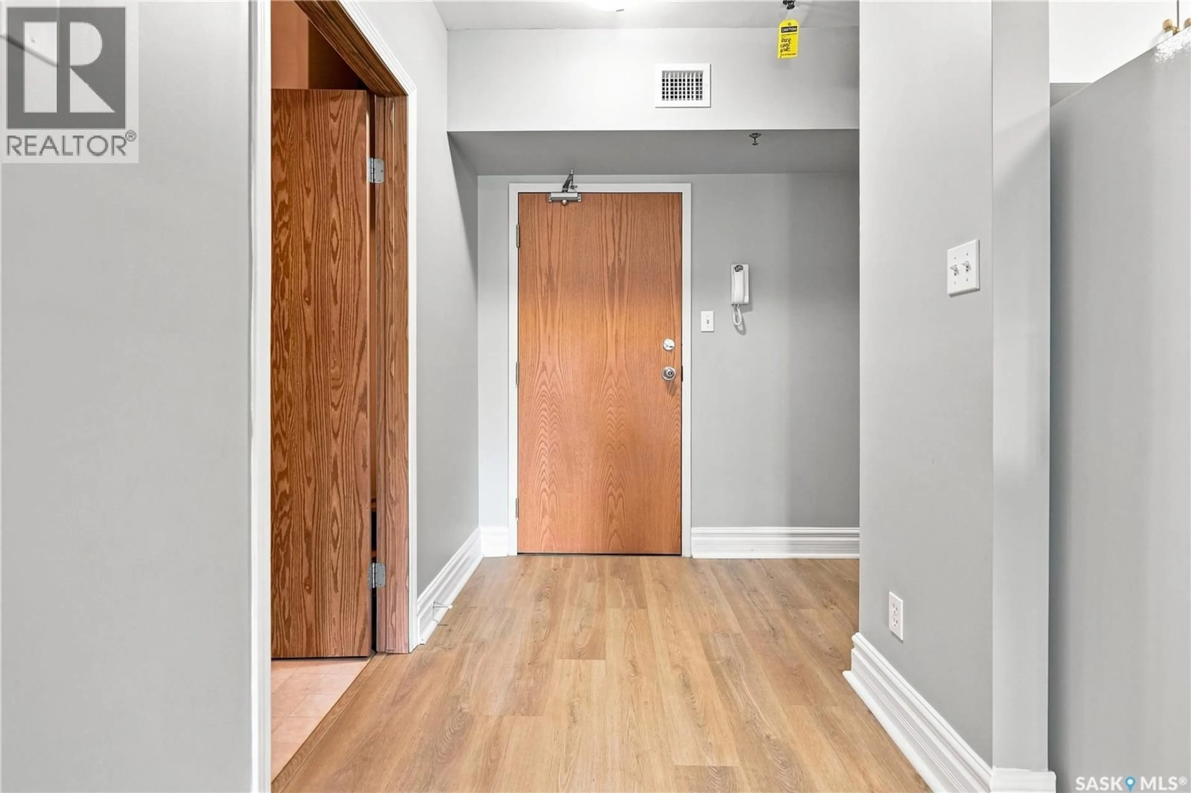 Indoor entryway for 302 1839 SCARTH STREET, Regina Saskatchewan S4P2G9