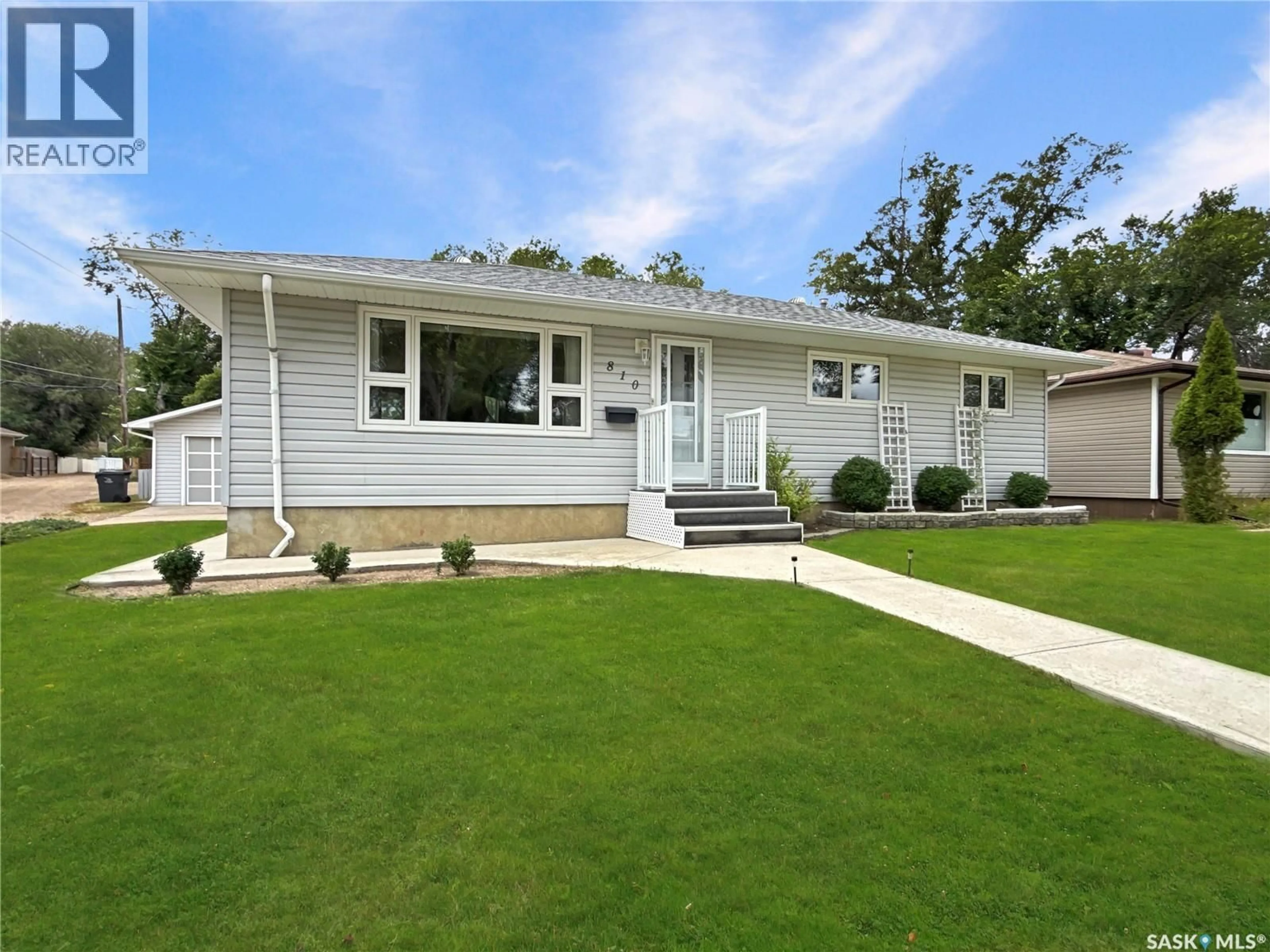Home with vinyl exterior material, street for 810 11TH AVENUE, Swift Current Saskatchewan S9H2V4