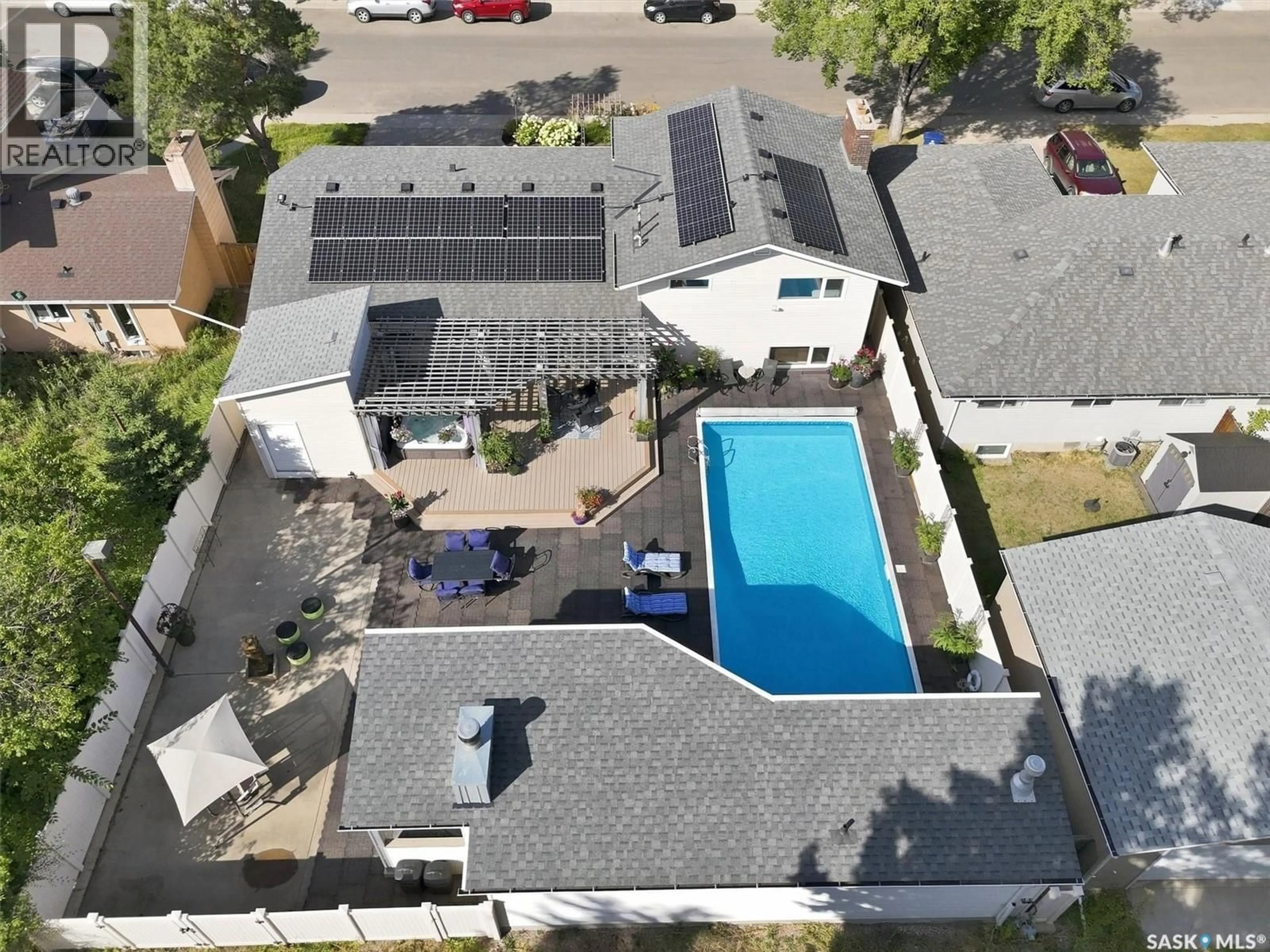 A pic from outside/outdoor area/front of a property/back of a property/a pic from drone, street for 273 CARLETON DRIVE, Saskatoon Saskatchewan S7H3P1