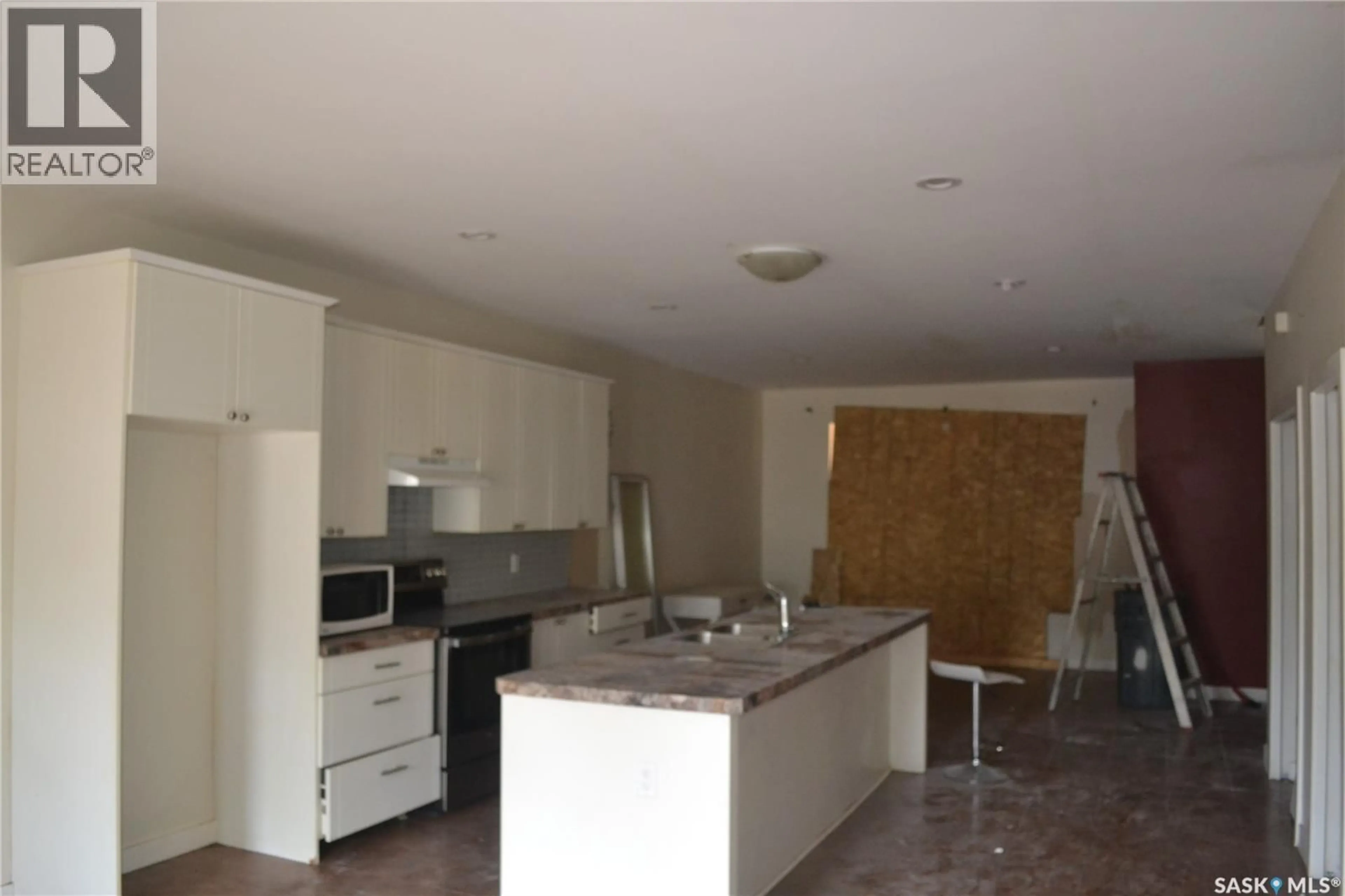 Standard kitchen, unknown for 417 S AVENUE S, Saskatoon Saskatchewan S7M3A3