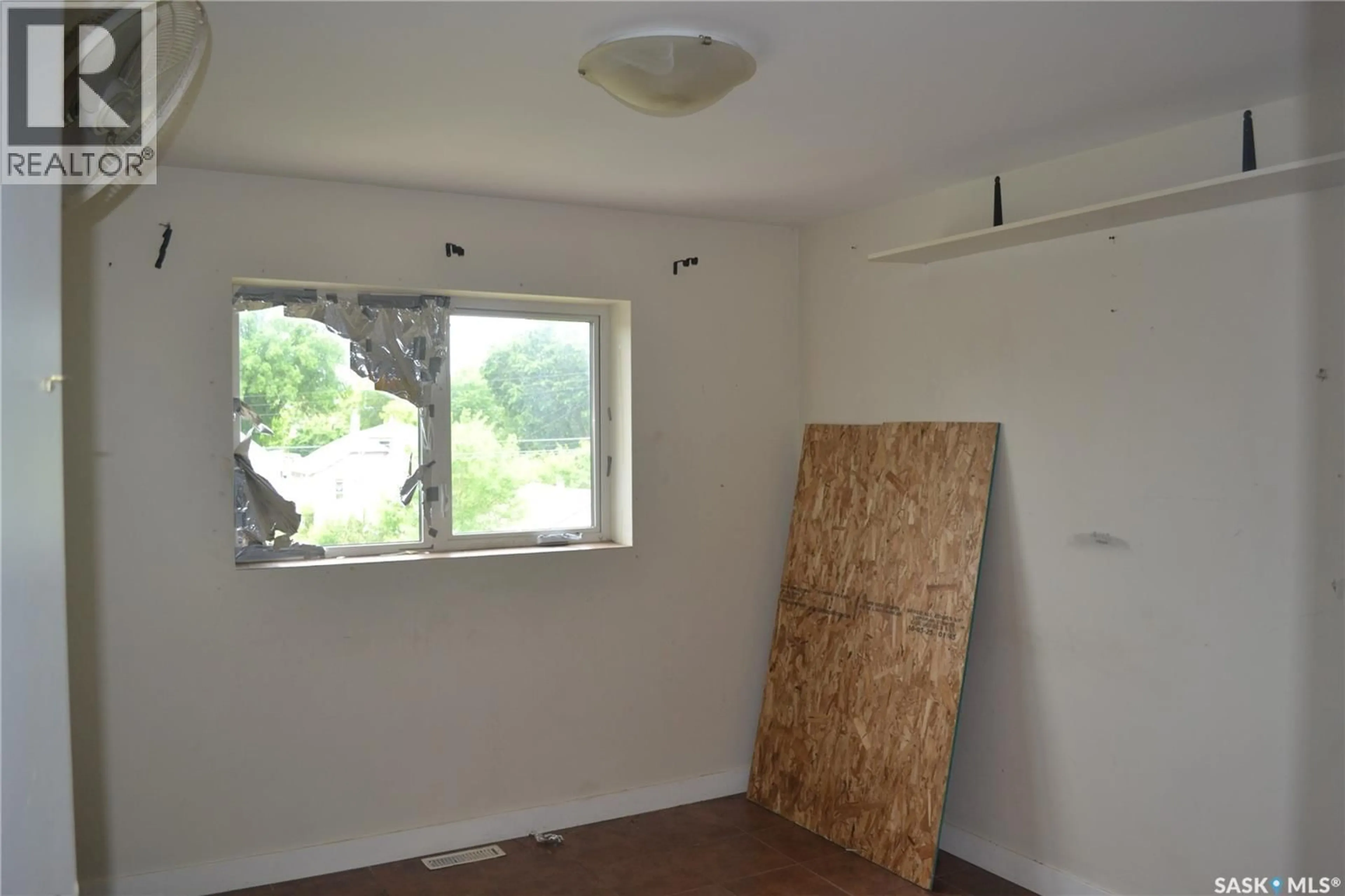 A pic of a room for 417 S AVENUE S, Saskatoon Saskatchewan S7M3A3