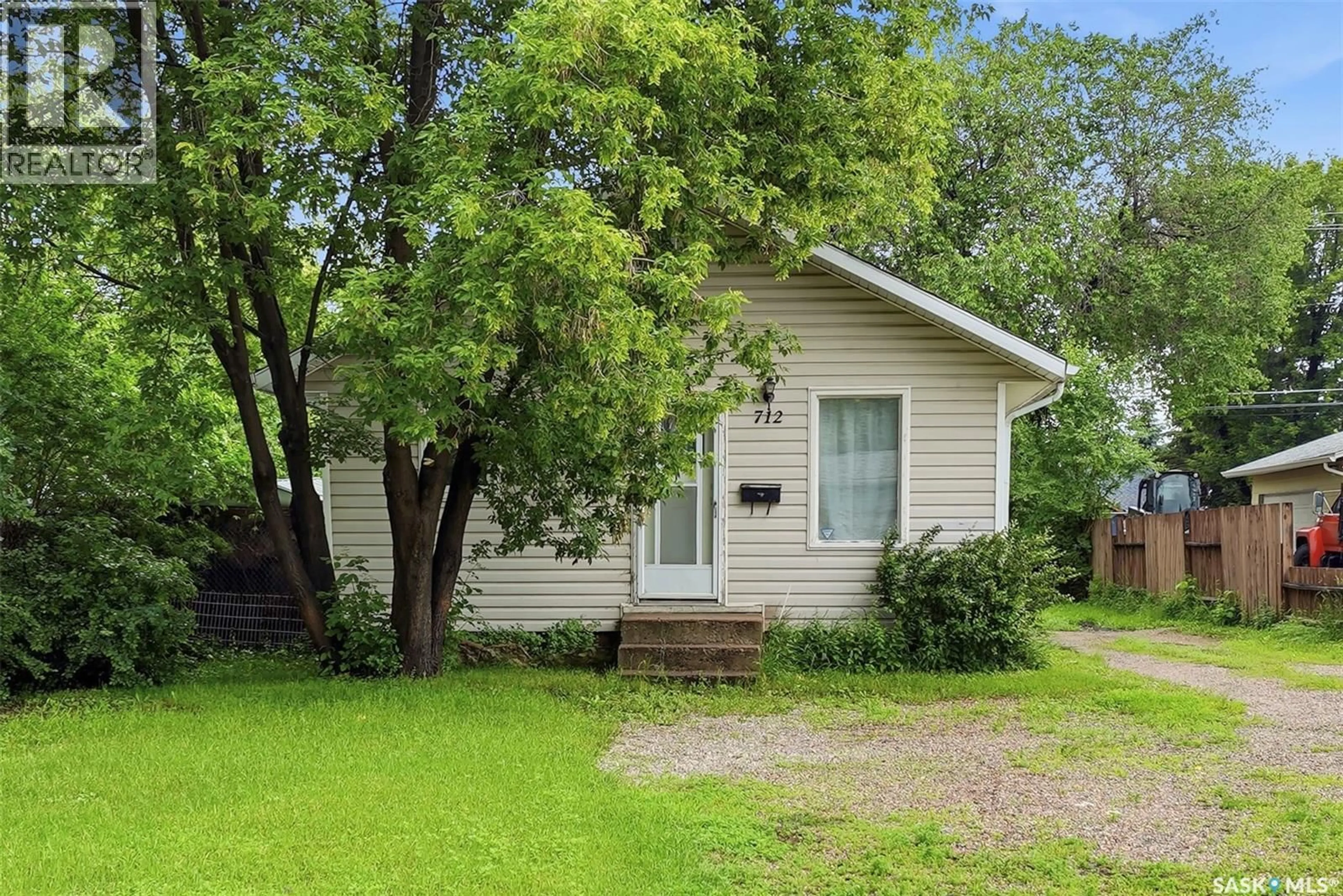 Shed for 712 5TH STREET, Prince Albert Saskatchewan S6V0M4