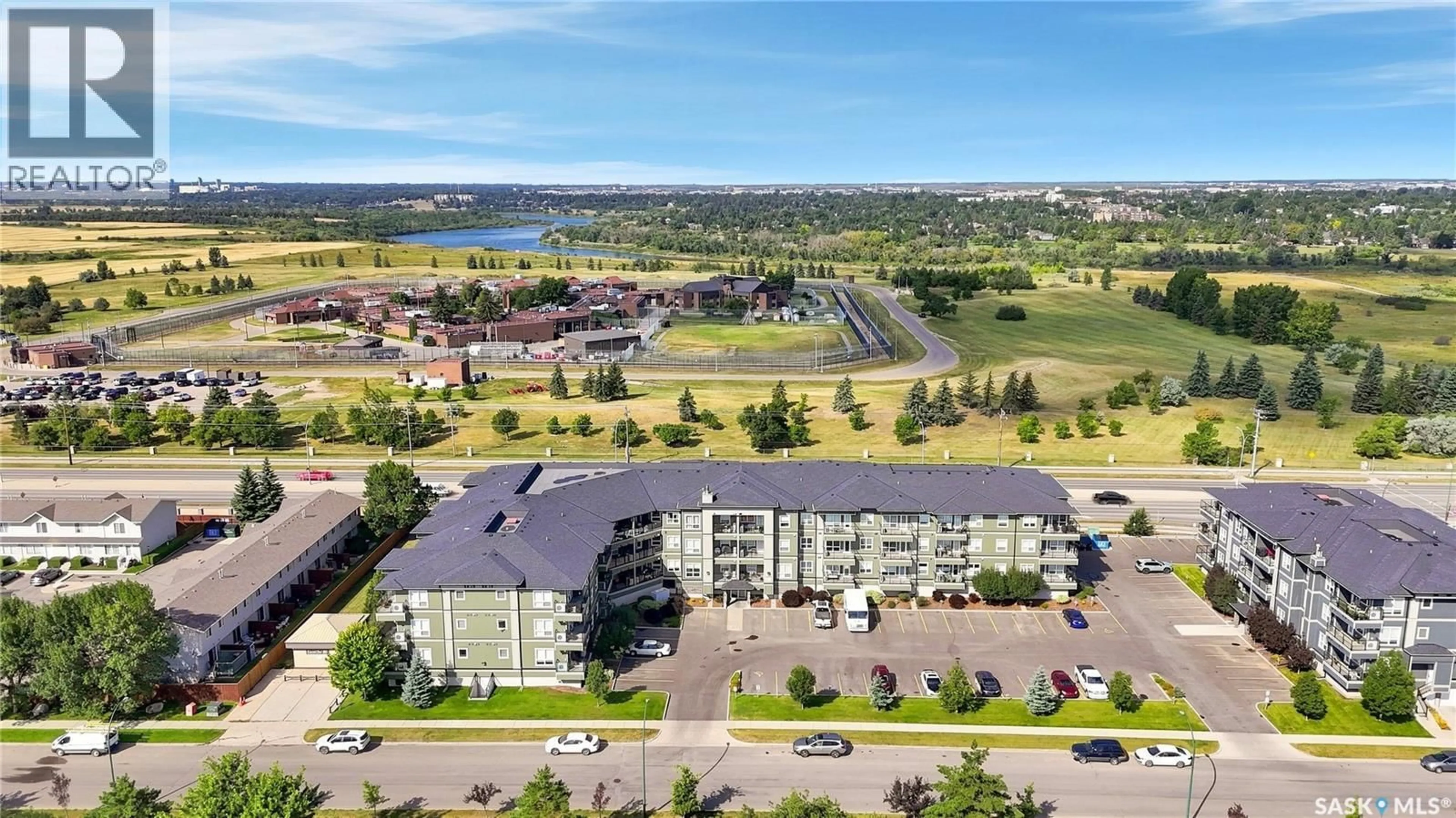 A pic from outside/outdoor area/front of a property/back of a property/a pic from drone, unknown for 915 - 229 KRISTJANSON ROAD, Saskatoon Saskatchewan S7S0B1