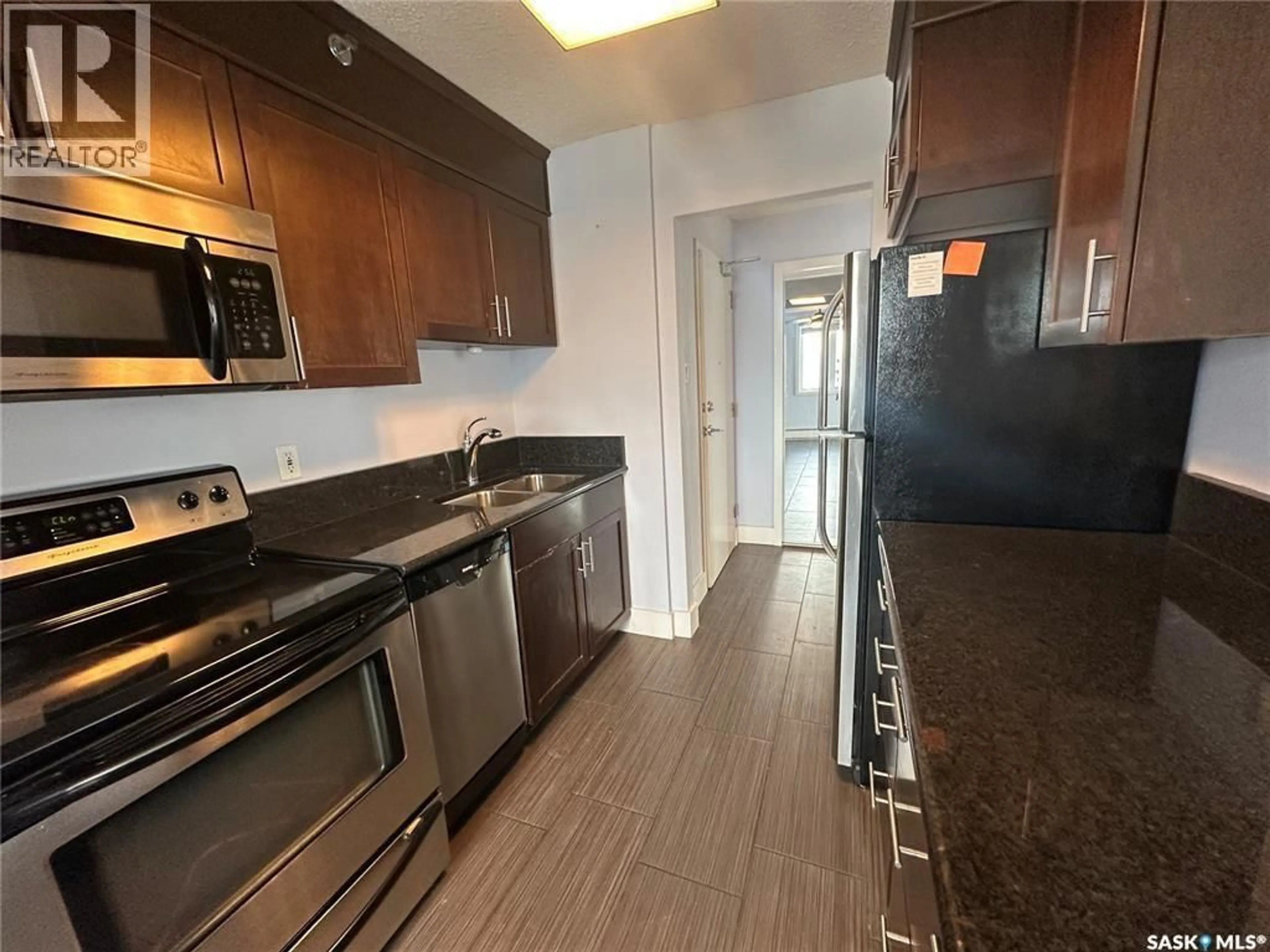 Standard kitchen, unknown for N - 902 320 5TH AVENUE, Saskatoon Saskatchewan S7K2P5