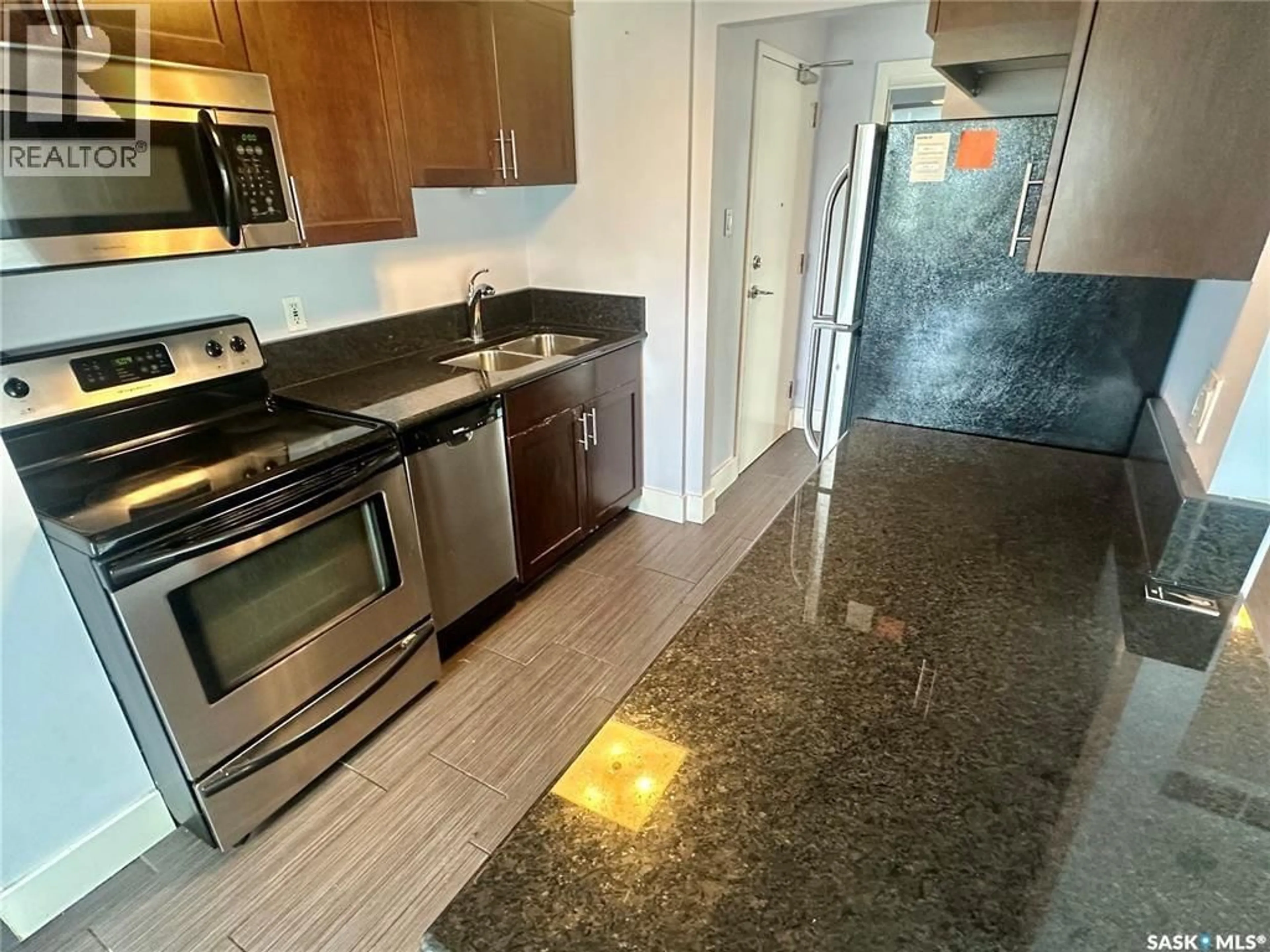 Standard kitchen, unknown for N - 902 320 5TH AVENUE, Saskatoon Saskatchewan S7K2P5