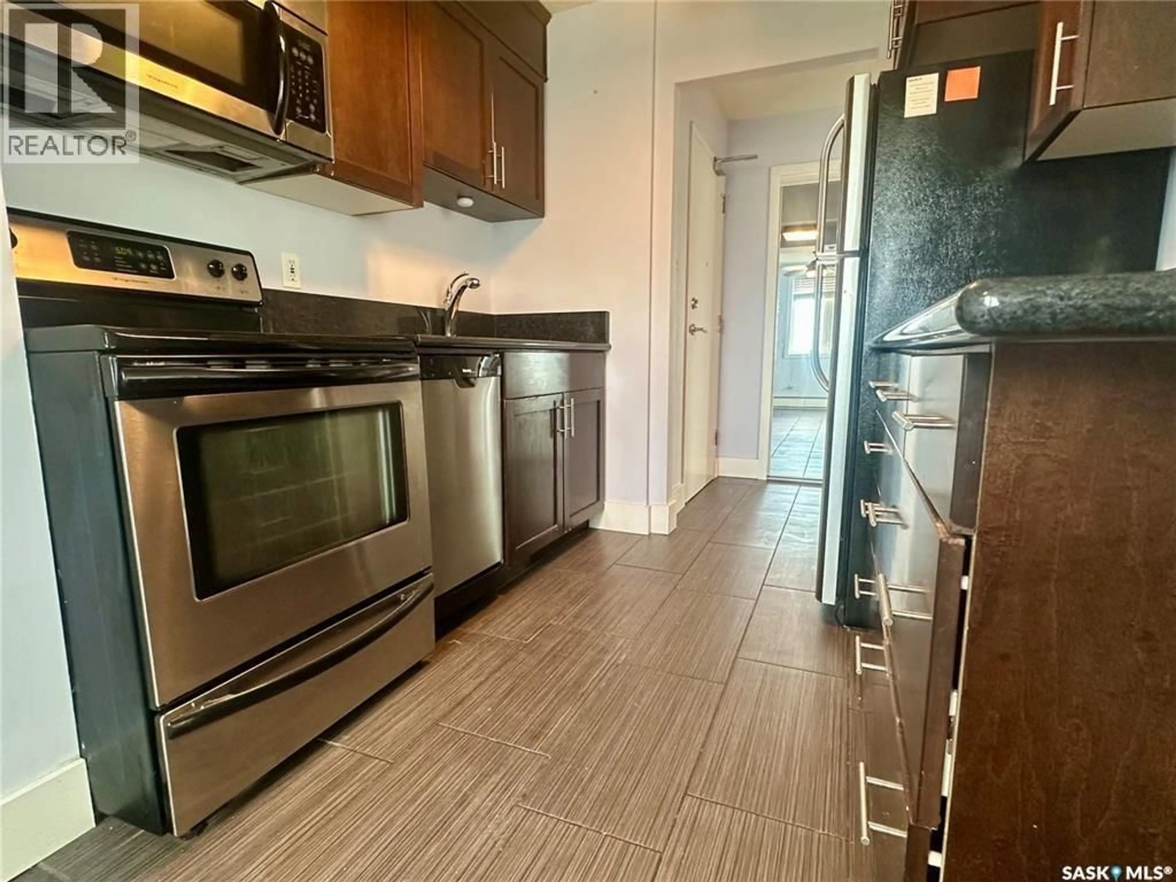Standard kitchen, unknown for N - 902 320 5TH AVENUE, Saskatoon Saskatchewan S7K2P5
