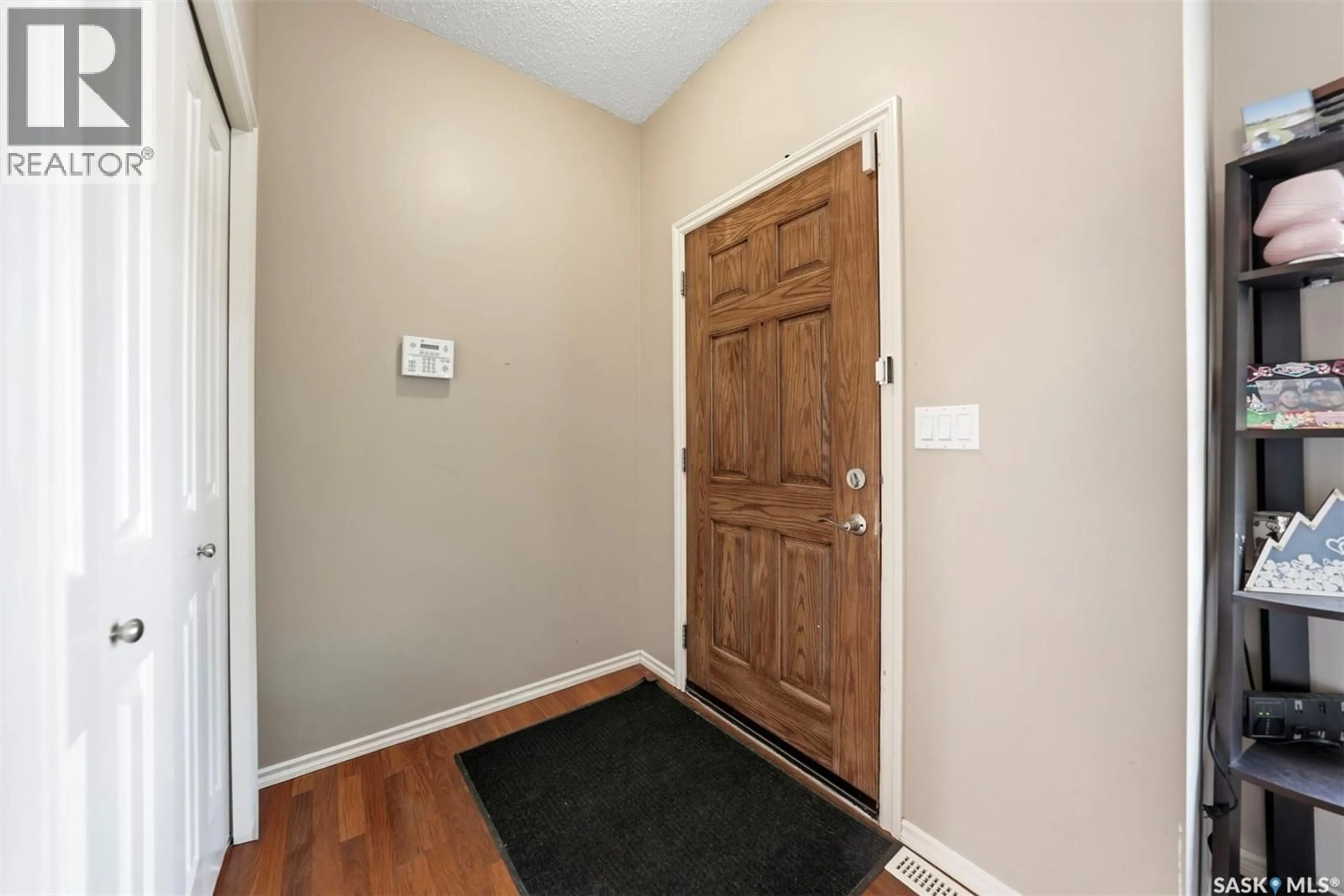 Indoor entryway for 150 LYND CRESCENT, Saskatoon Saskatchewan S7T0G9