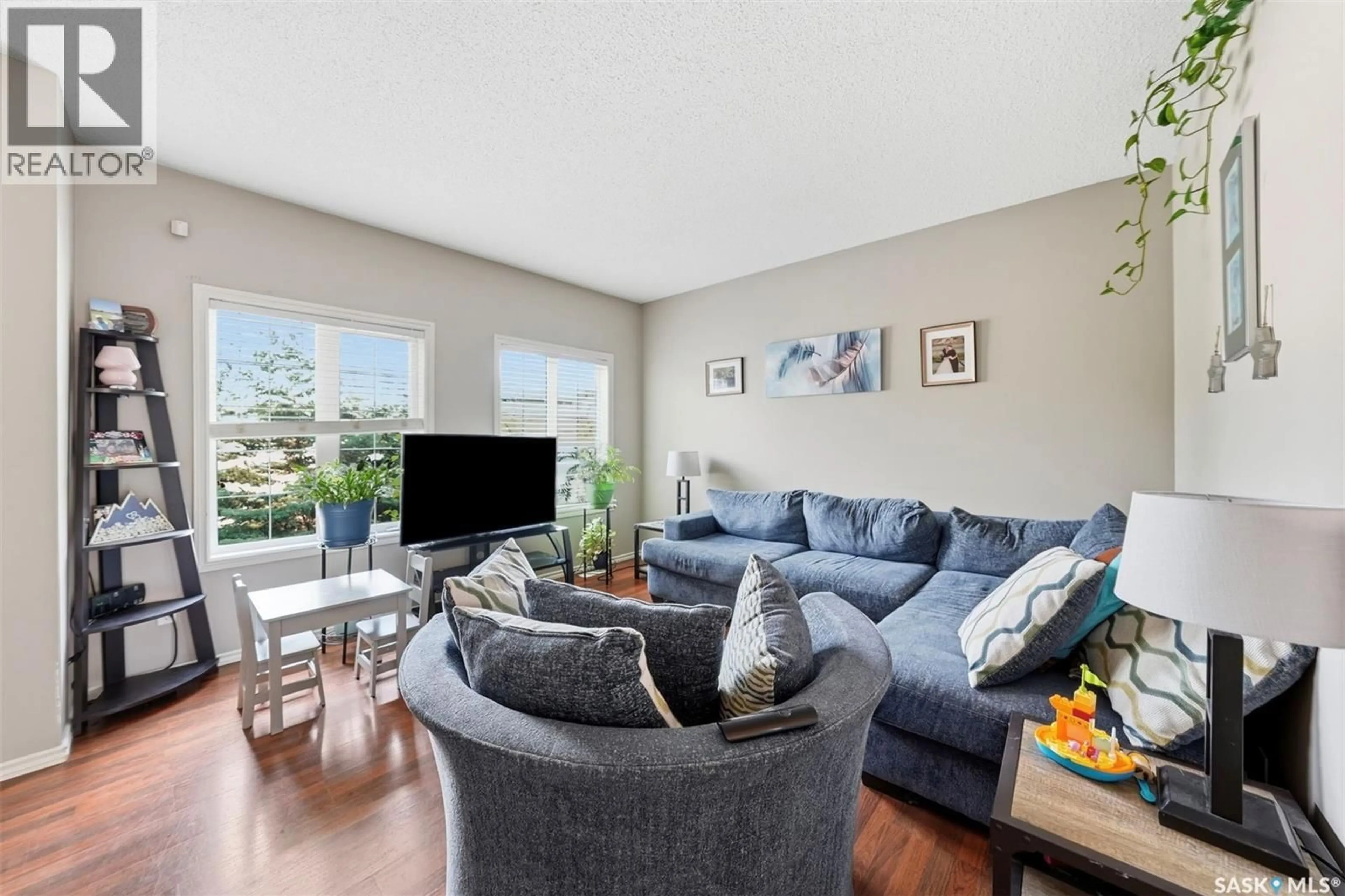 Living room with furniture, unknown for 150 LYND CRESCENT, Saskatoon Saskatchewan S7T0G9