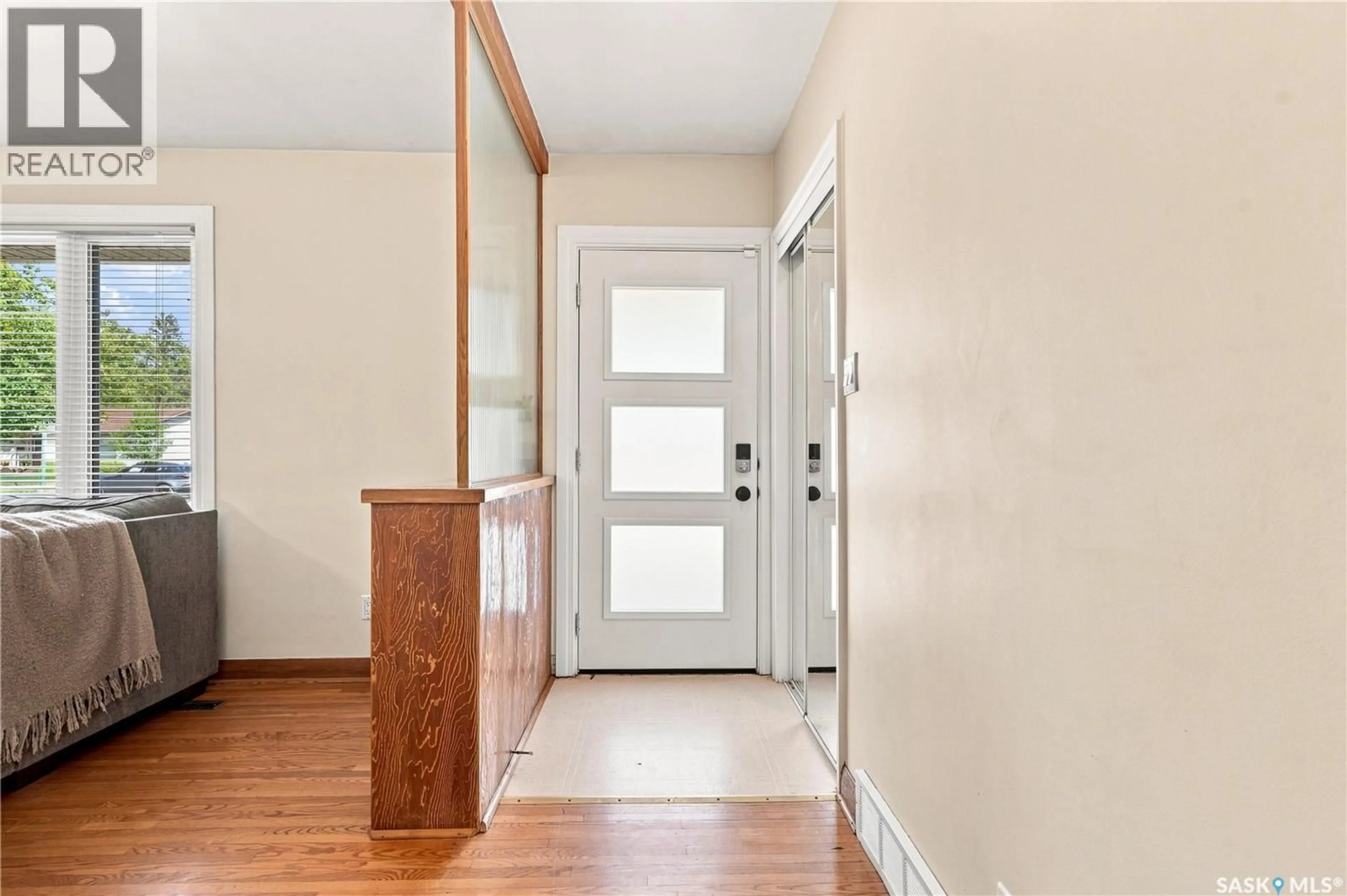 Indoor entryway for 1810 MORGAN AVENUE, Saskatoon Saskatchewan S7H2S3