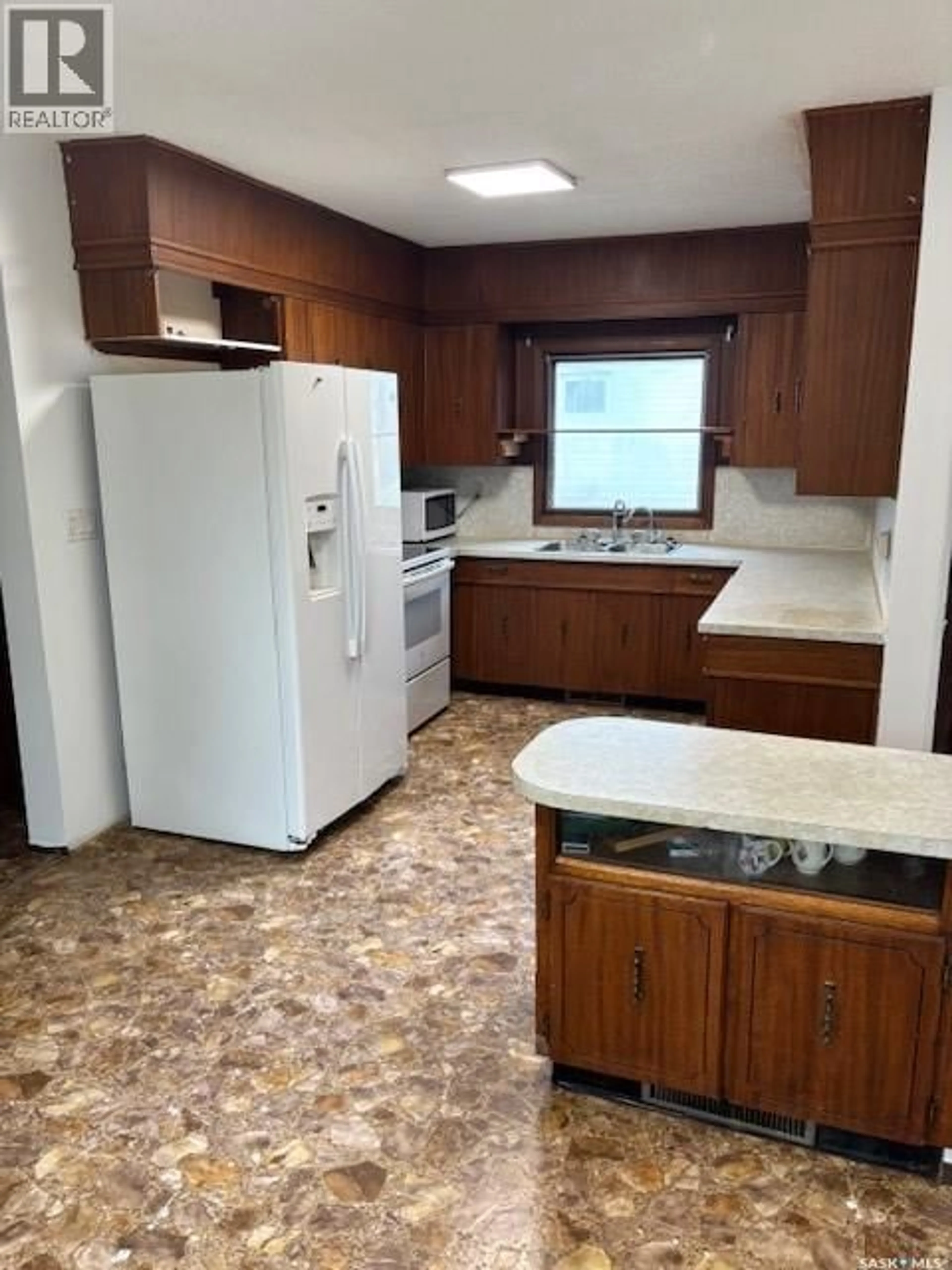 Standard kitchen, ceramic/tile floor for 314 1ST AVENUE, Stenen Saskatchewan S0A0L0