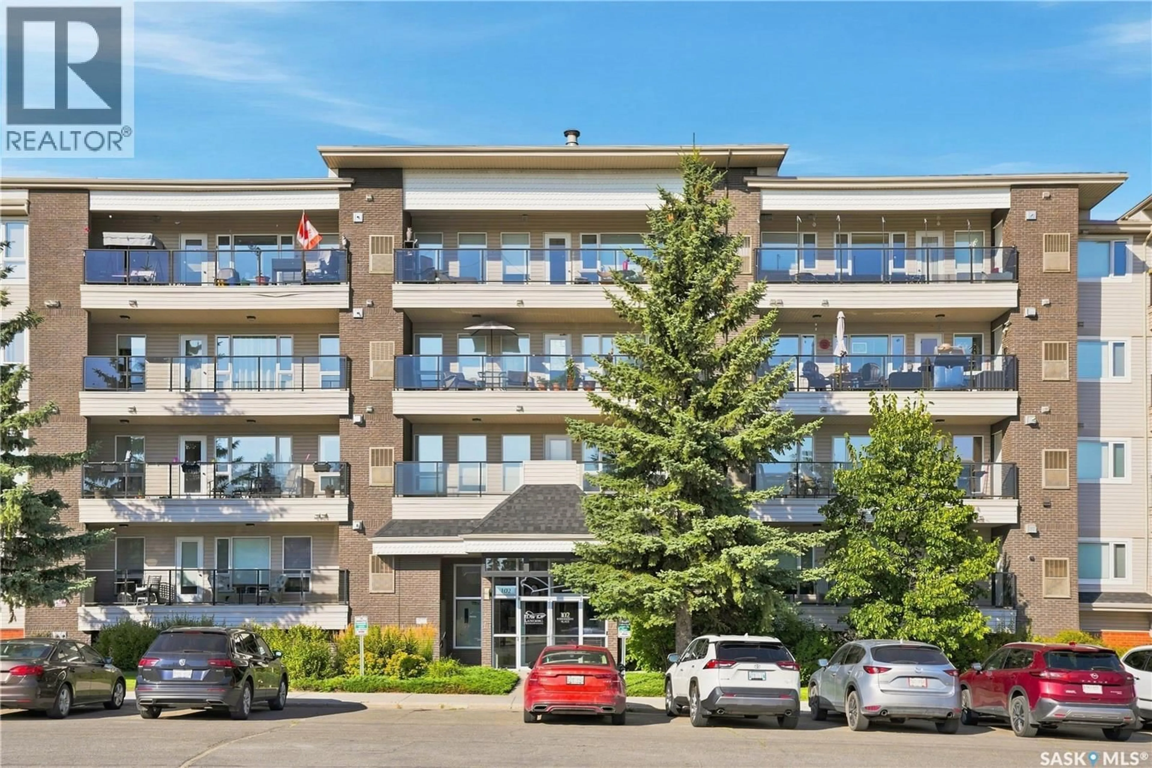 Indoor foyer for 102 - 308 KINGSMERE PLACE, Saskatoon Saskatchewan S7J2K3