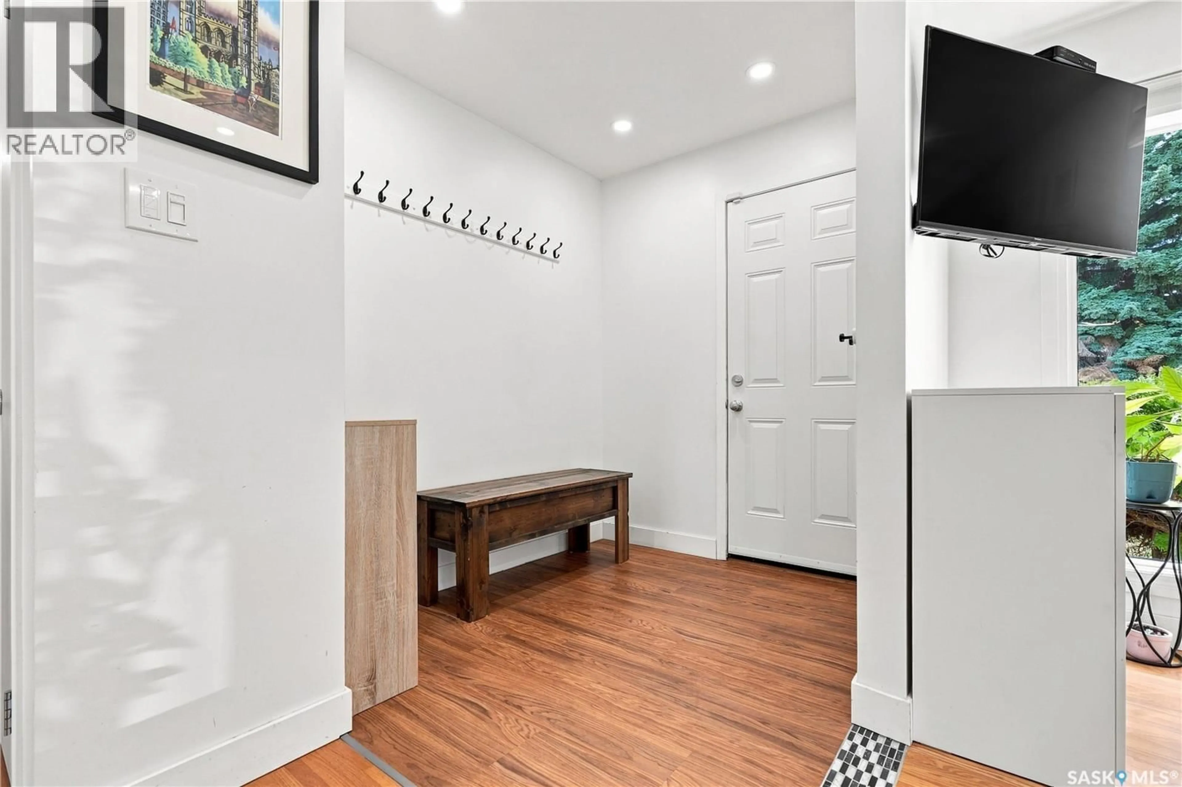 Indoor entryway for 39 BROWN CRESCENT, Saskatoon Saskatchewan S7J2R9