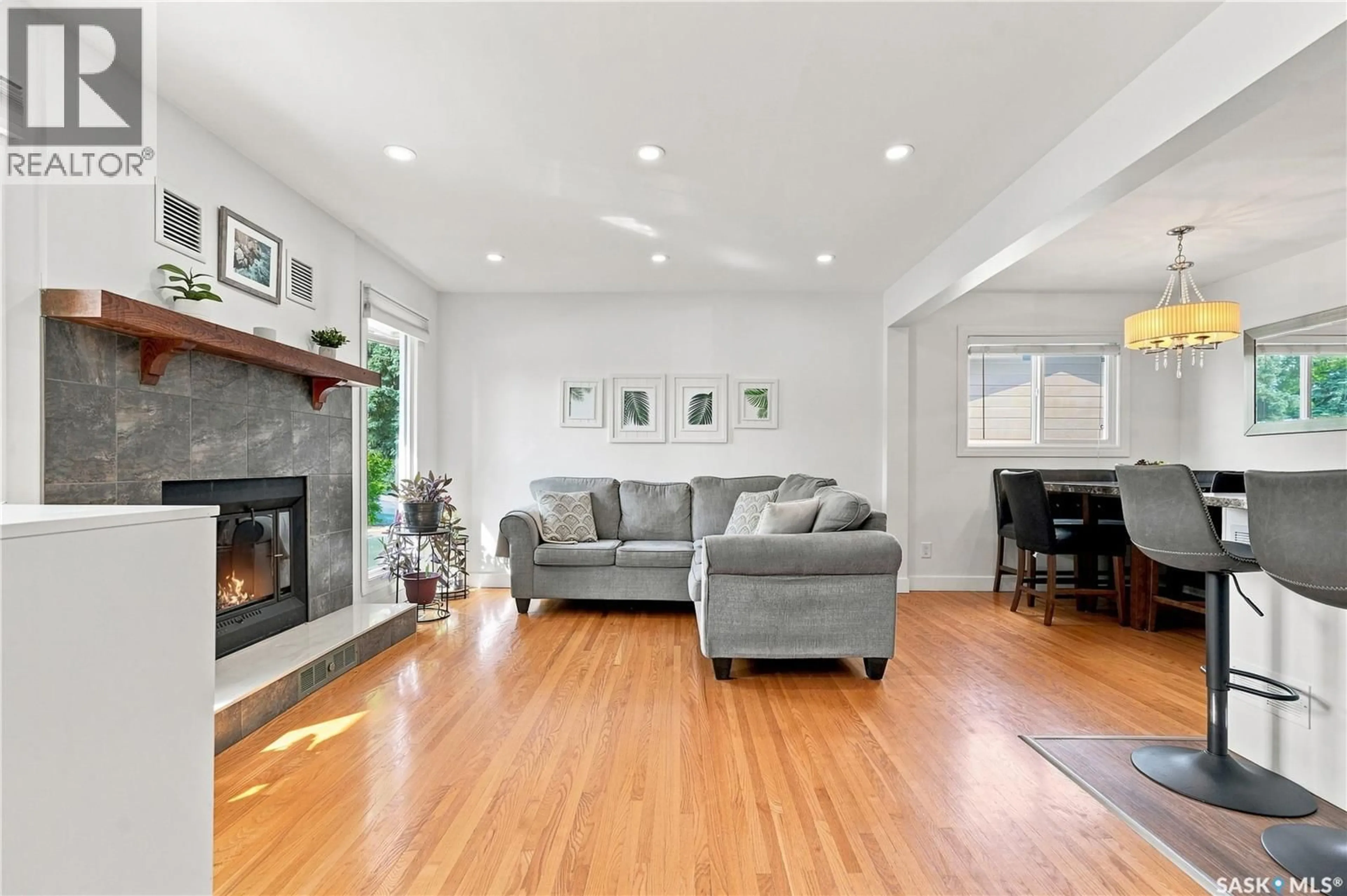 Living room with furniture, unknown for 39 BROWN CRESCENT, Saskatoon Saskatchewan S7J2R9