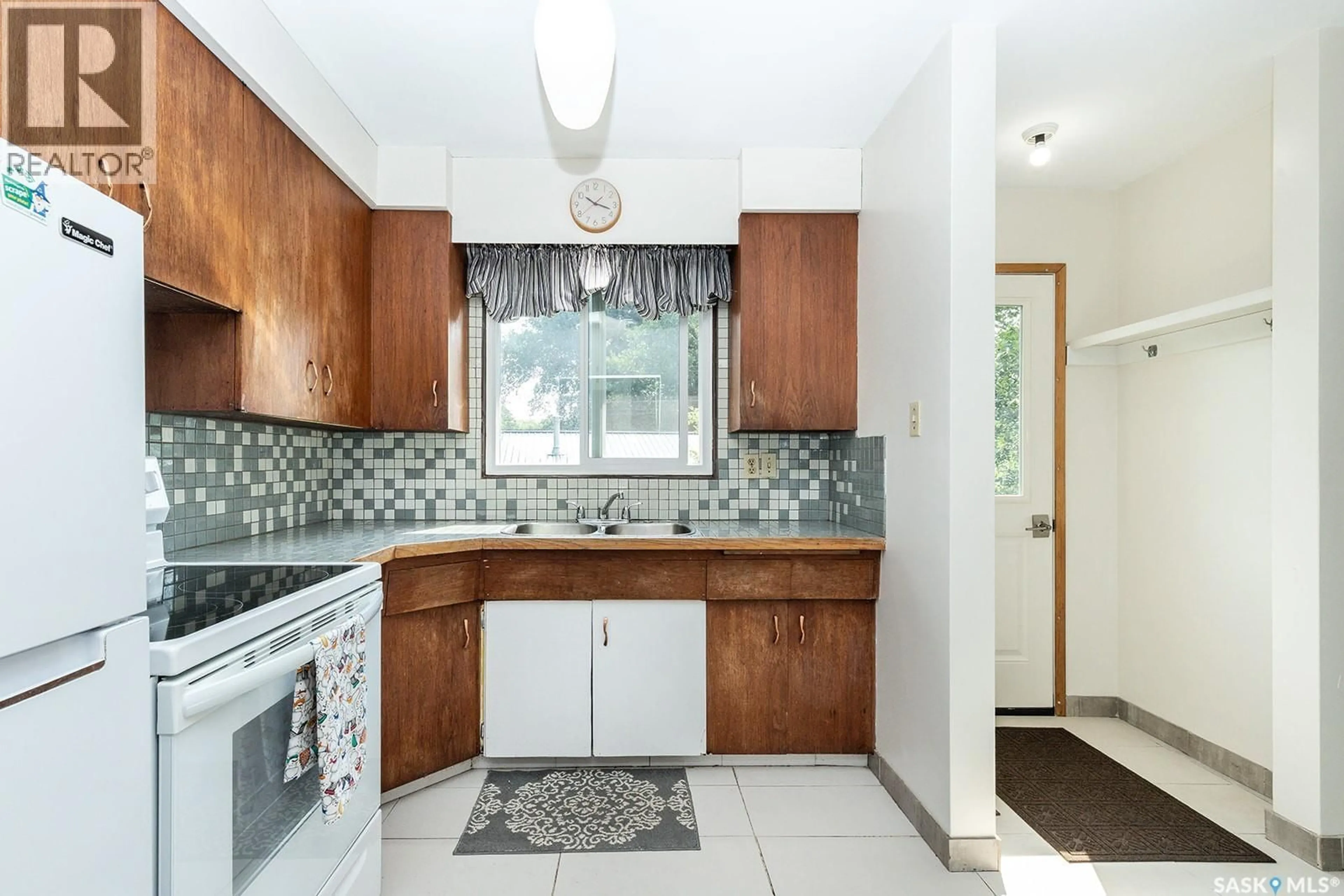 Standard kitchen, ceramic/tile floor for 2113 LOUISE AVENUE, Saskatoon Saskatchewan S7J3K2