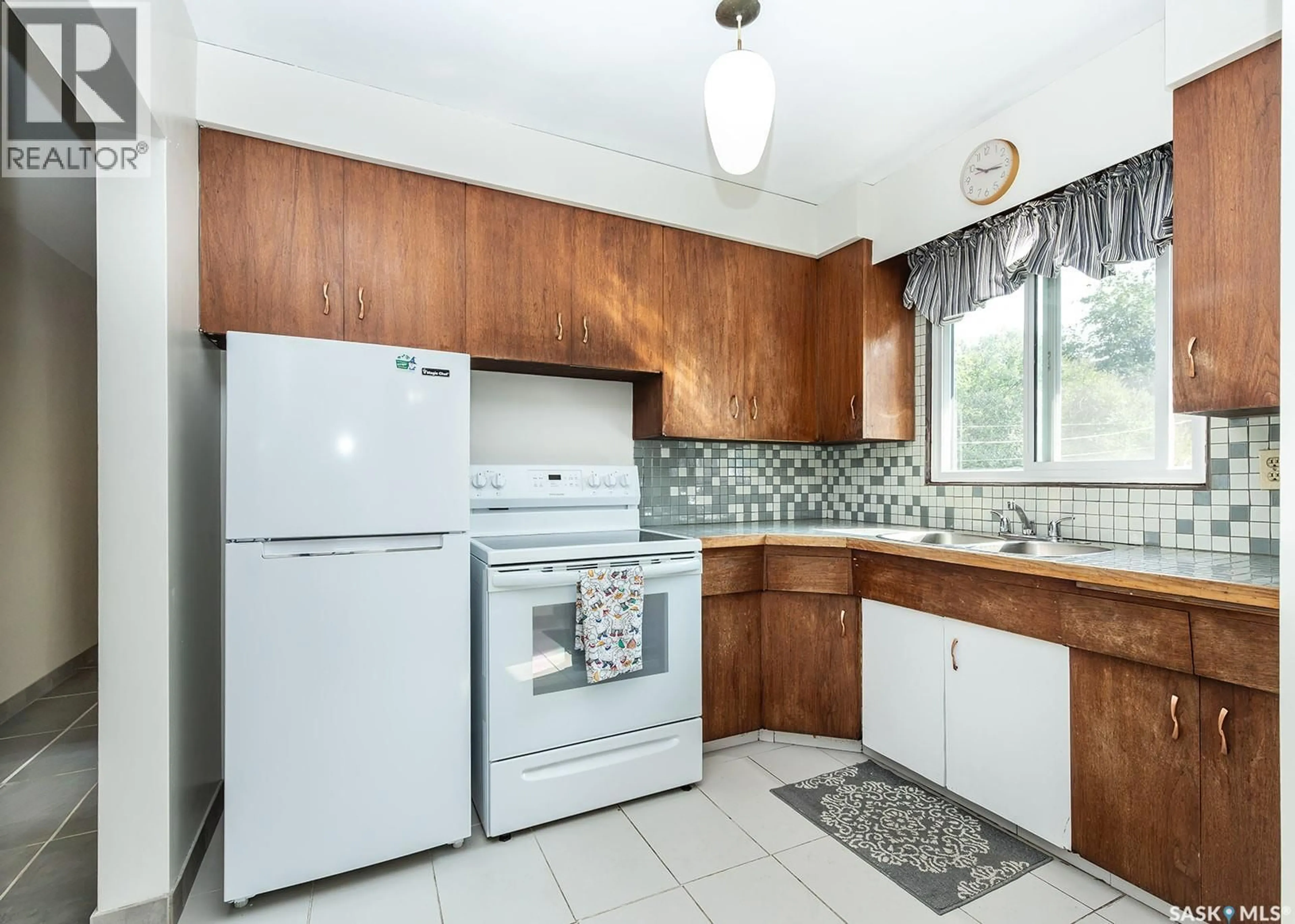 Standard kitchen, unknown for 2113 LOUISE AVENUE, Saskatoon Saskatchewan S7J3K2