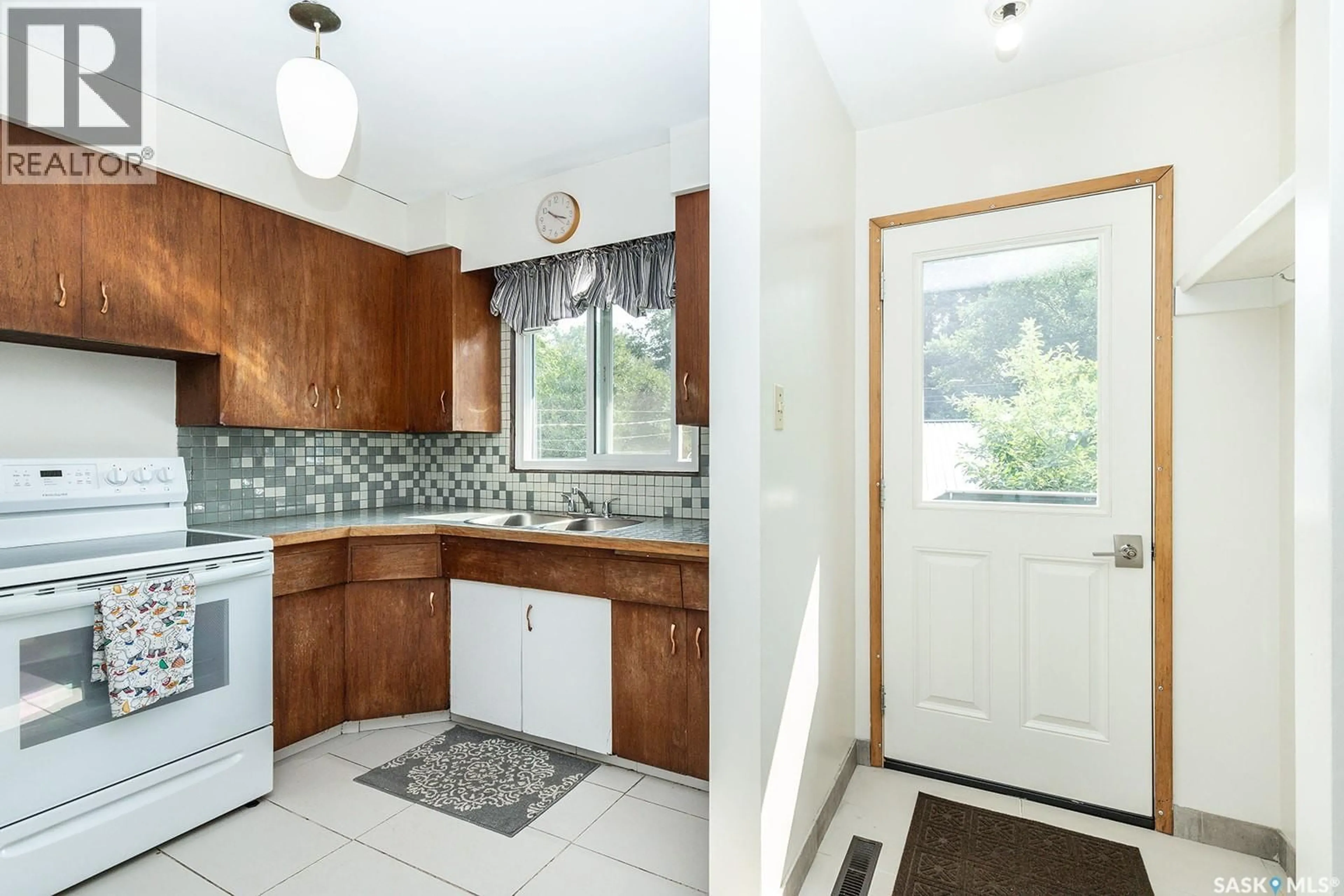 Standard kitchen, ceramic/tile floor for 2113 LOUISE AVENUE, Saskatoon Saskatchewan S7J3K2