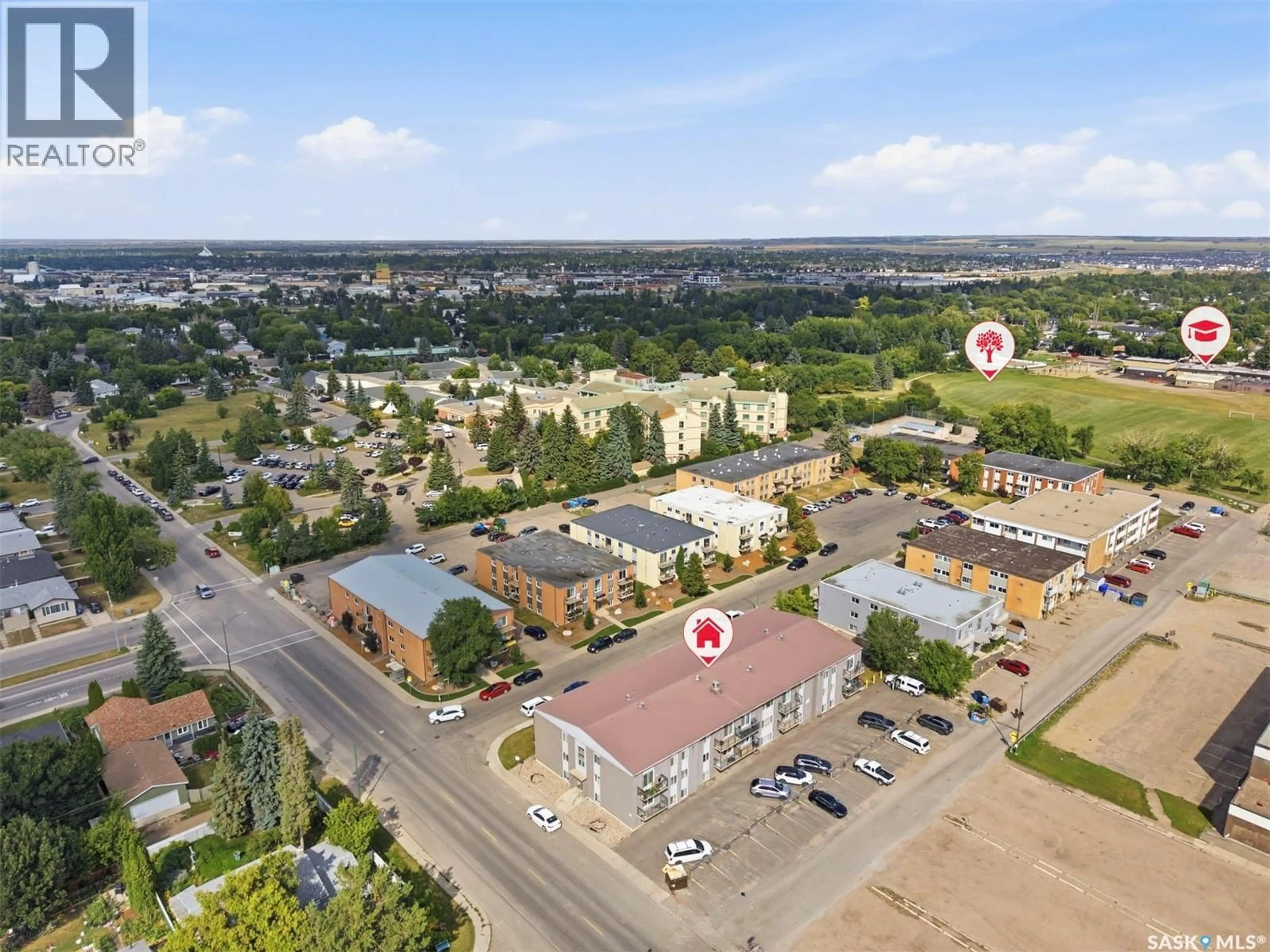 A pic from outside/outdoor area/front of a property/back of a property/a pic from drone, unknown for 2 - 26 SUMMERS PLACE, Saskatoon Saskatchewan S7H3W4