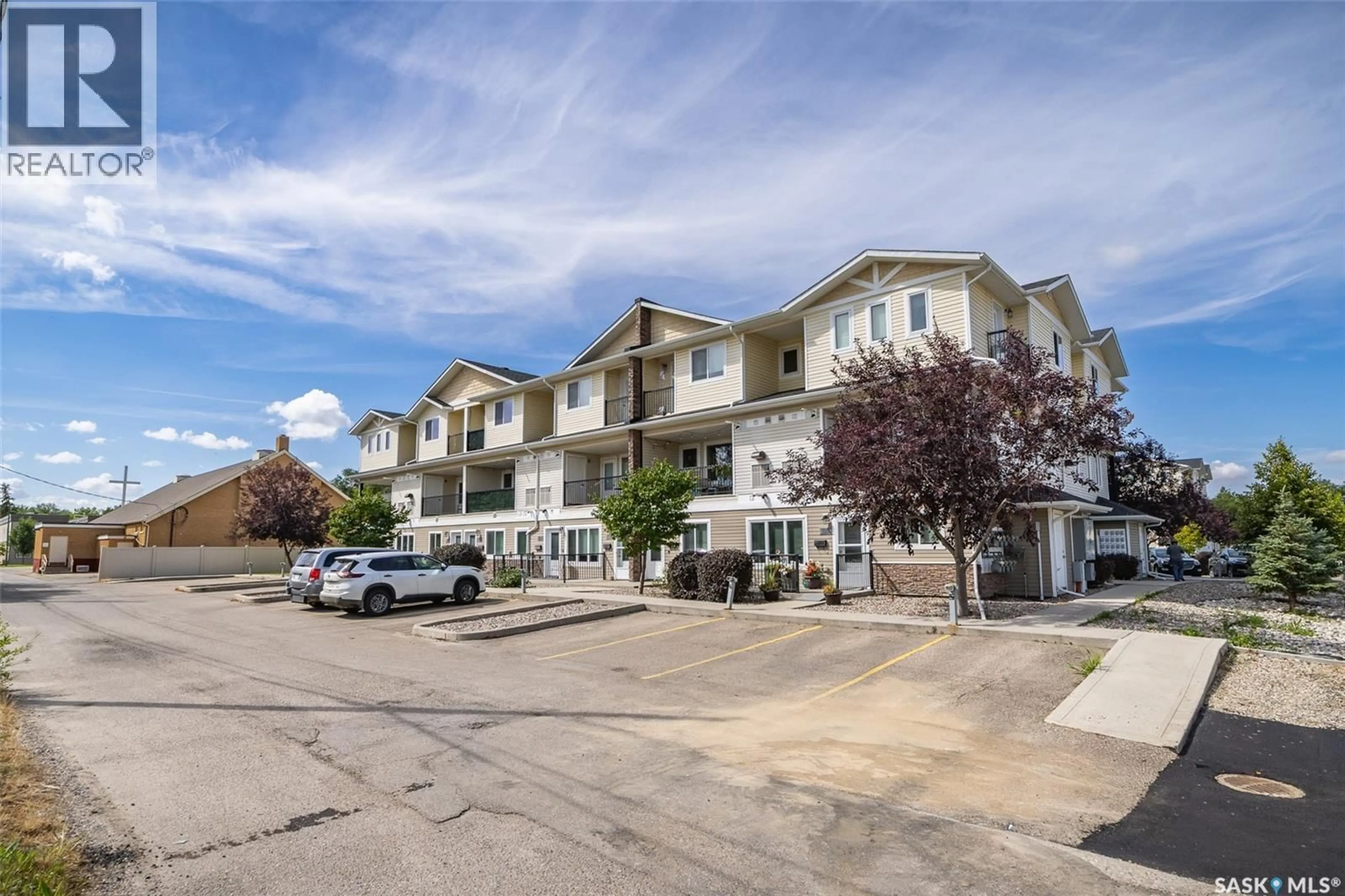 Patio, street for 1225 - 316 EMPRESS STREET, Regina Saskatchewan S4T1G7