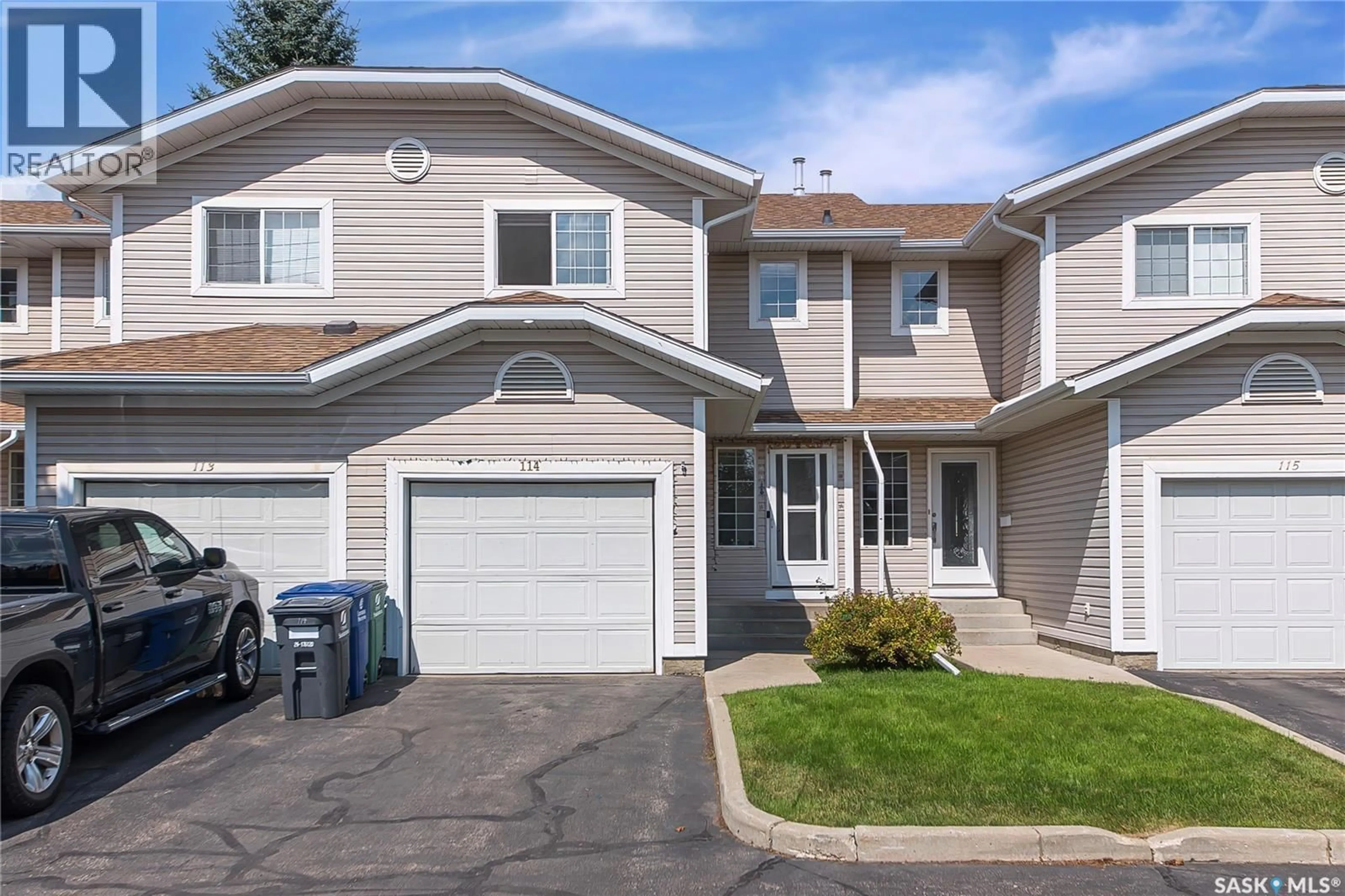 Home with vinyl exterior material, street for 212 - 114 LA RONGE ROAD, Saskatoon Saskatchewan S7K8E5